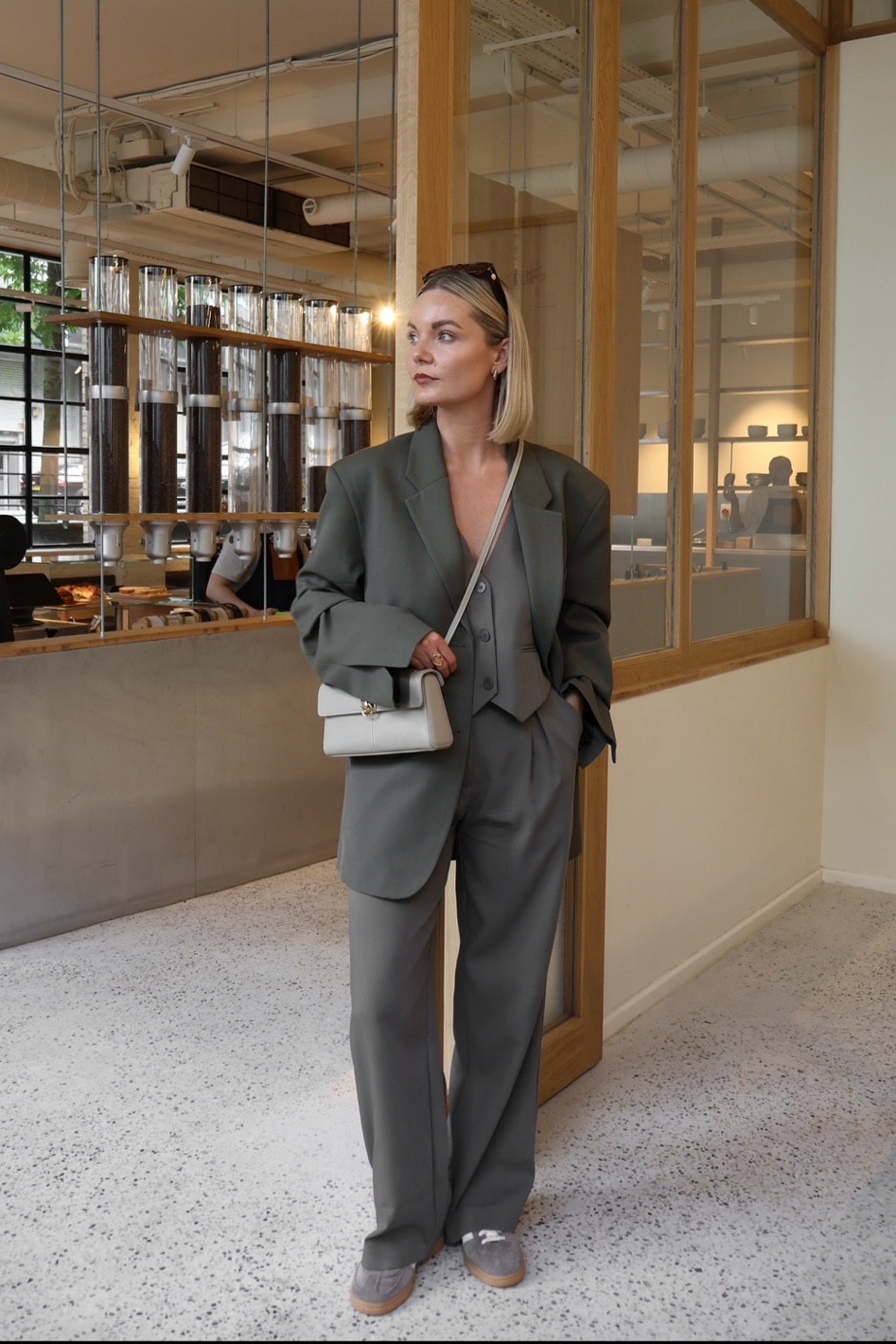 All the khaki tones today 🐢 #howtostylekhaki #khakioutfit #autumnoutfits #autumnoutfitideas

#LTKeurope #LTKautumn