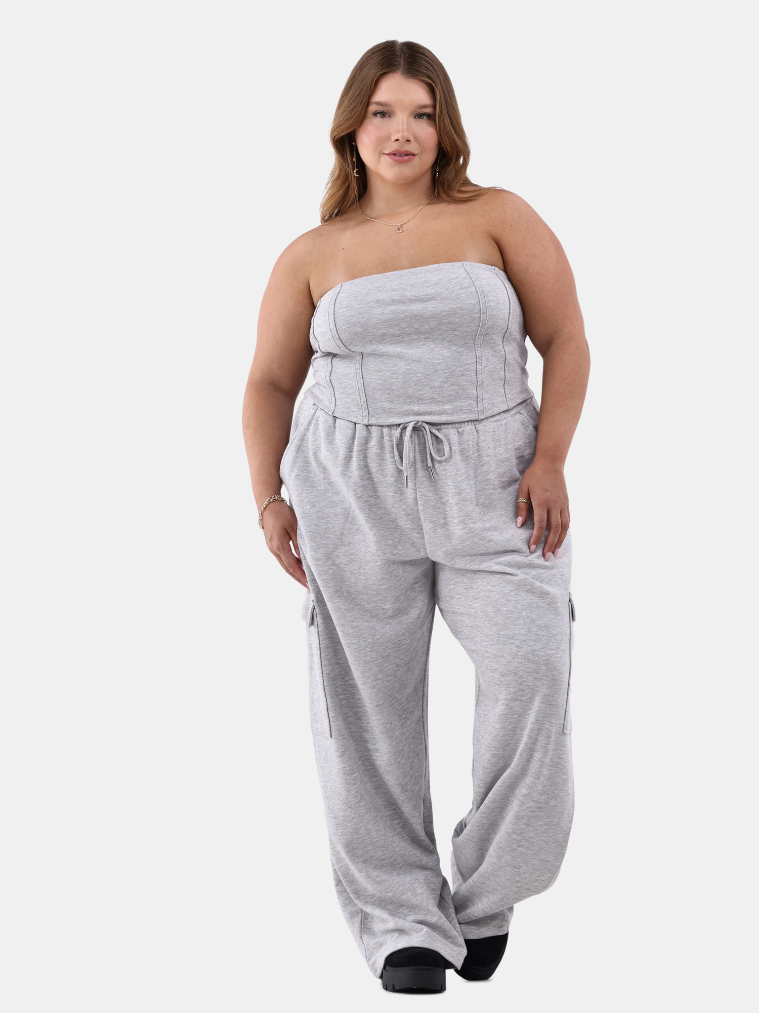 No Boundaries Tube Top and Sweatpants Set, 2 Piece, Women’s and Women's Plus - Walmart.com | Walmart (US)