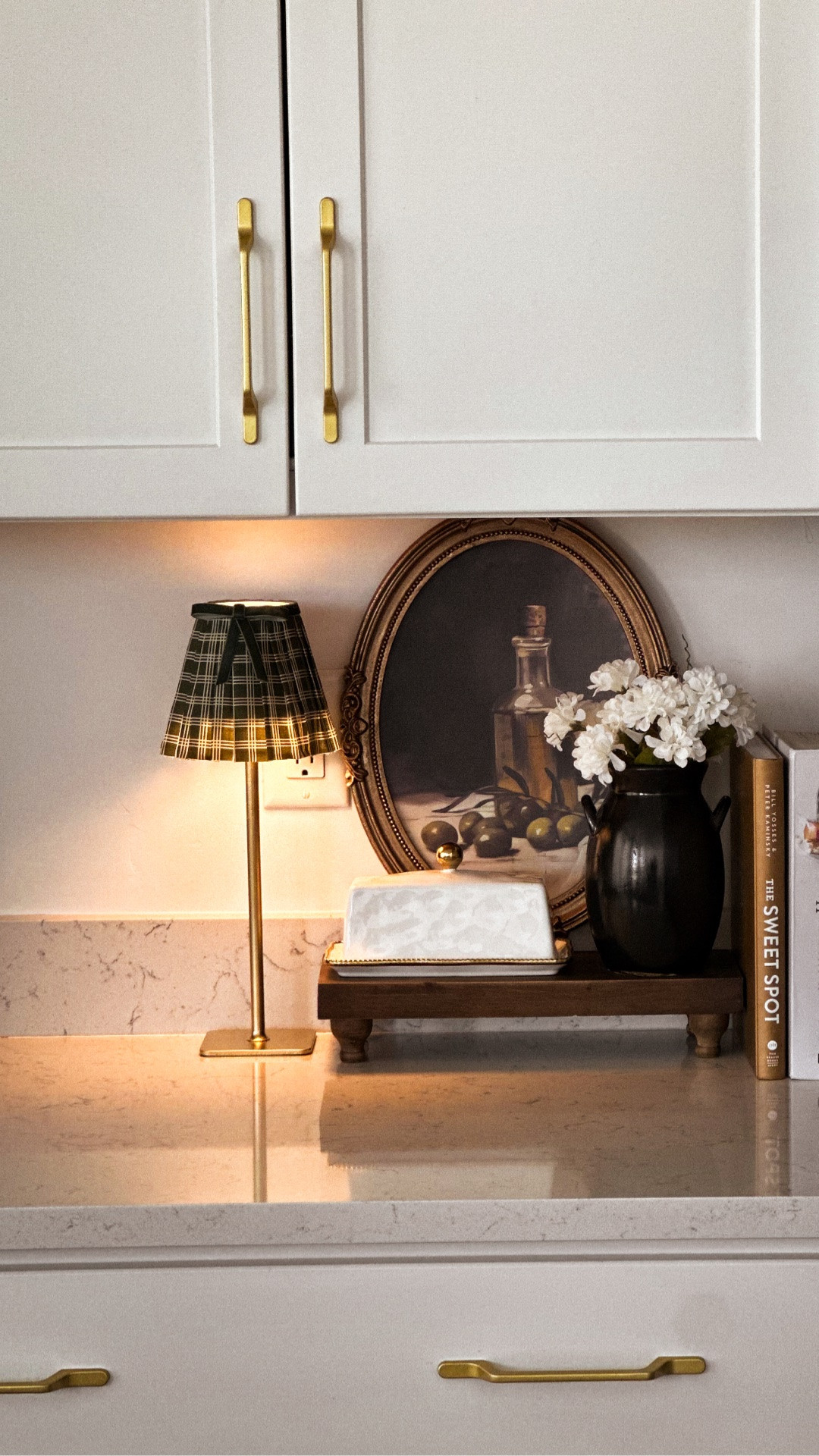 What if I take this… and mix it with this ✨
Who would’ve thought this little lamp could turn into such a beautiful vintage inspired piece 🤎

I love transforming simple things into something full of personality. Sometimes all a space needs is a little creativity and the right details ✨”

#vintagehome #beforeandafter #homedecor #diydecor #homeaesthetic