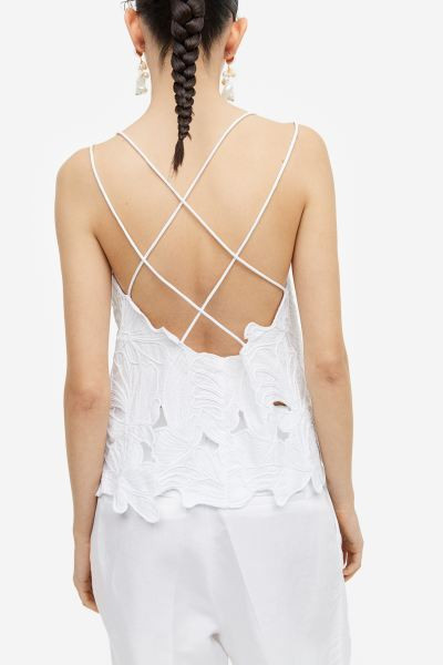 Embroidered top | H&M (UK, MY, IN, SG, PH, TW, HK)