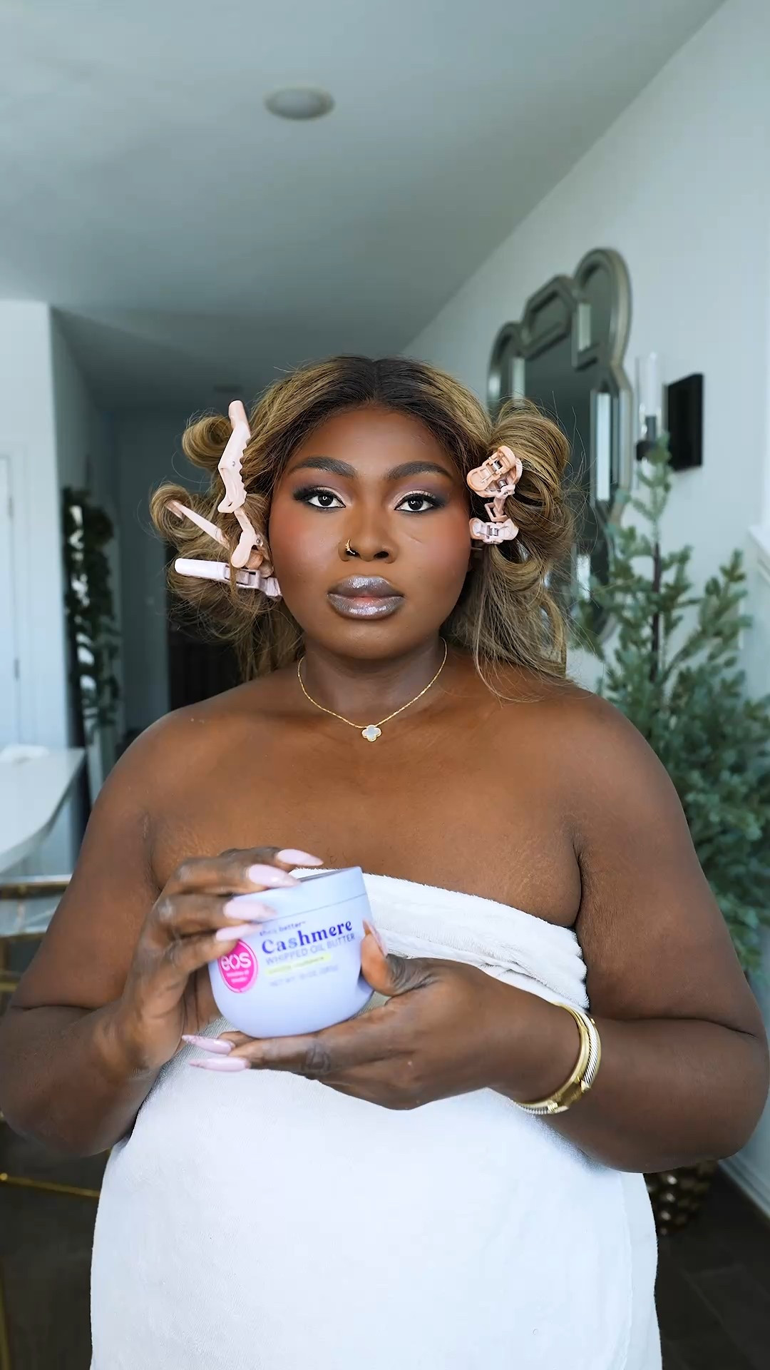 I am not kidding!! Everywhere I went last week Sunday, atleast 5 people stopped me to tell me I smelled good. And some even made me right it form for them 

.
Body butter @eosproducts vanilla cashmere 
Body oil @brwnsugarbabe happy in love 
Perfume @amouageofficial love delight 
Perfume 2 Blanche bete

.
#perfume #scent #scentoftheday #fyp #fashion