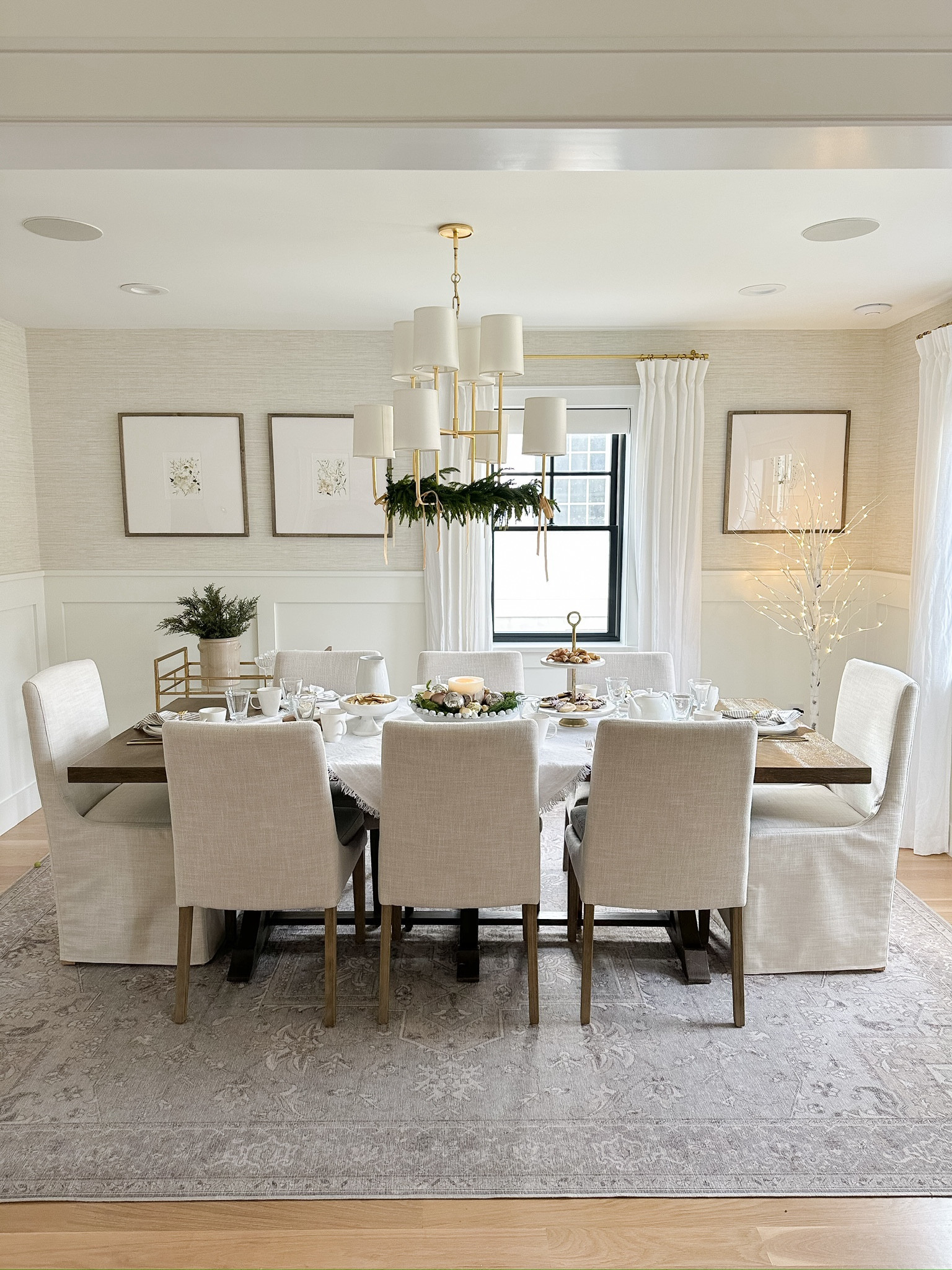 Holiday hosting dining room decor!

Home decor, dining room, Christmas decor, holiday decor, hosting, dining table, table setting

#LTKHome #LTKStyleTip #LTKHoliday