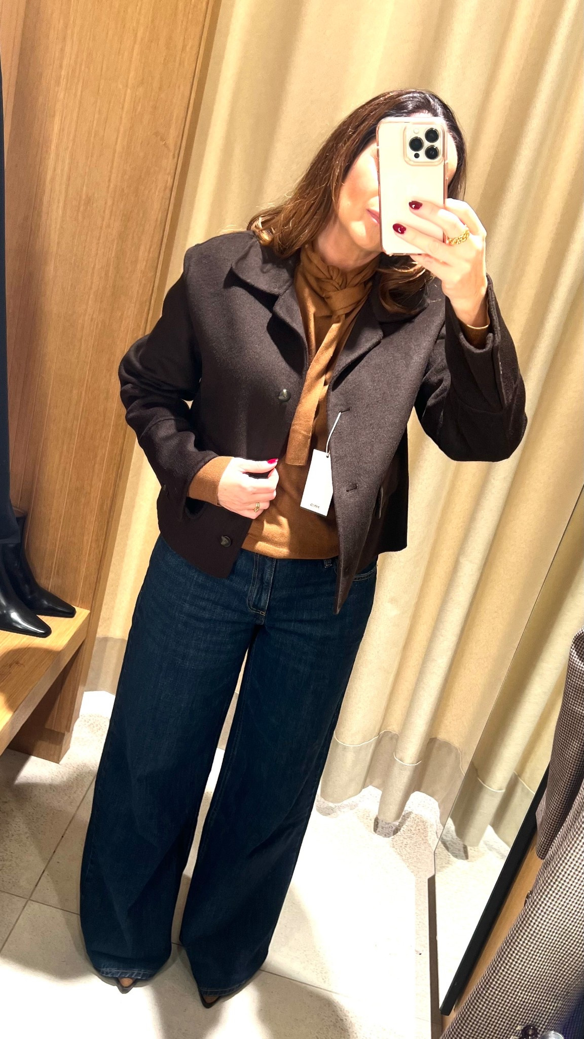 Chic in Cocoa Tones 🤎
Rich neutrals, effortless polish. The cropped chocolate jacket and caramel knit feel elegant yet relaxed - paired with wide-leg denim for easy midlife confidence.
#MidlifeStyle #EffortlessChic #MangoFinds #AutumnStyle

#LTKstyletip #LTKautumn #LTKuk