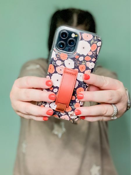 Obsessed with this Walli phone case is the understatement of the year! I love that the wallet can detach and you can still charge your phone wirelessly - absolutely brilliant 📲Sale

#LTKHoliday #LTKGiftGuide #LTKHolidaySale