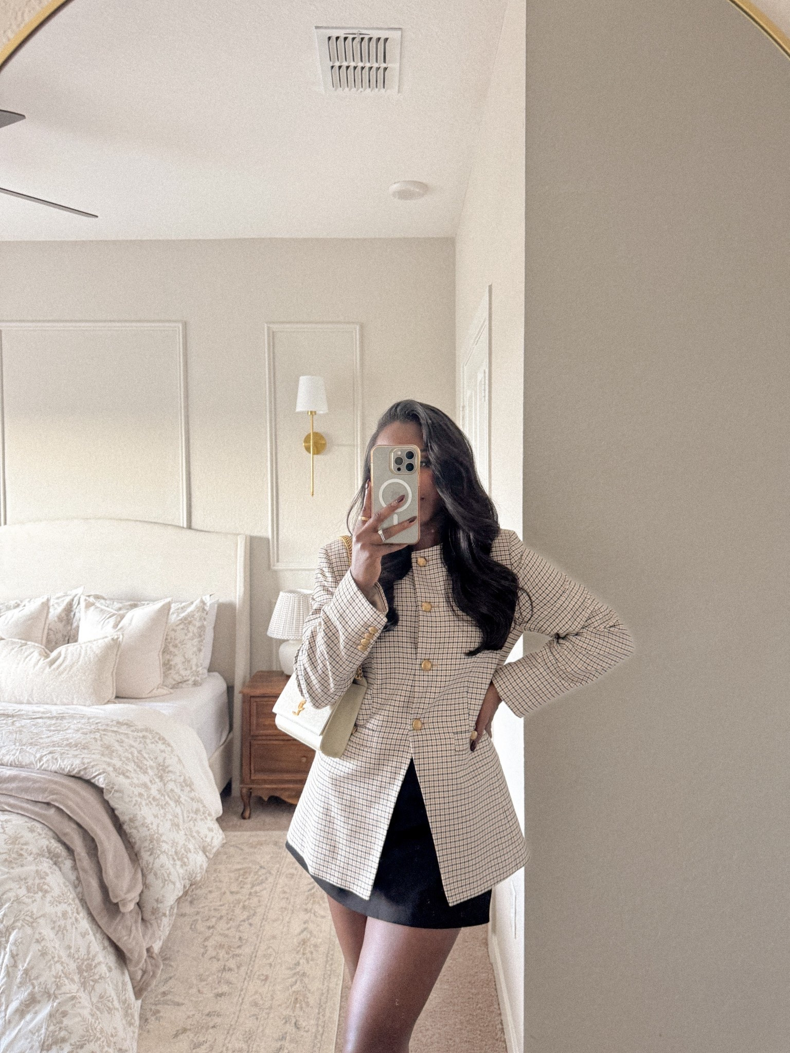 Loving this houndstooth lady jacket from Ann Taylor. I linked similar styles here! ♥️ #classicstyle #timeless 

#LTKSeasonal #LTKStyleTip