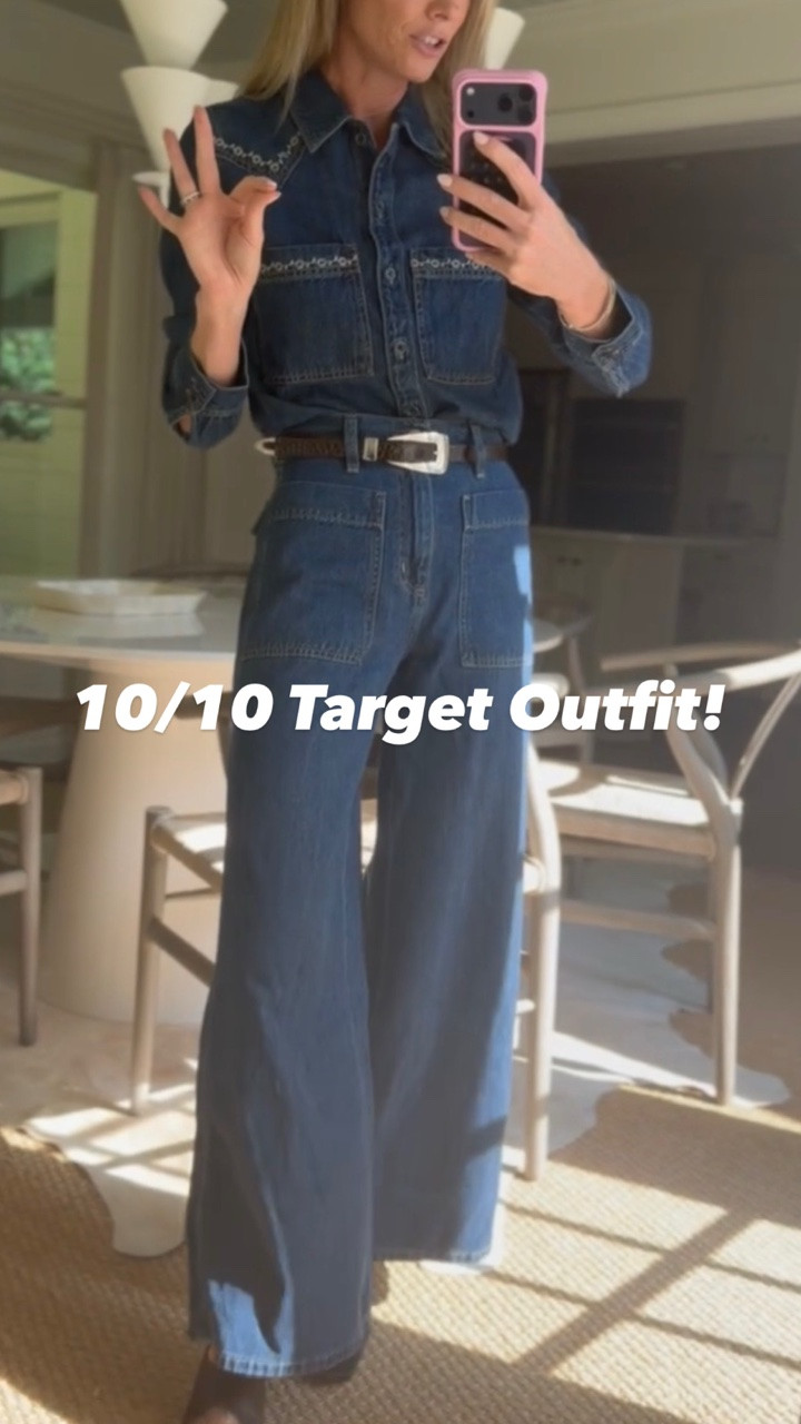 Size 2 in the jeans and Small top! Scoop these up!