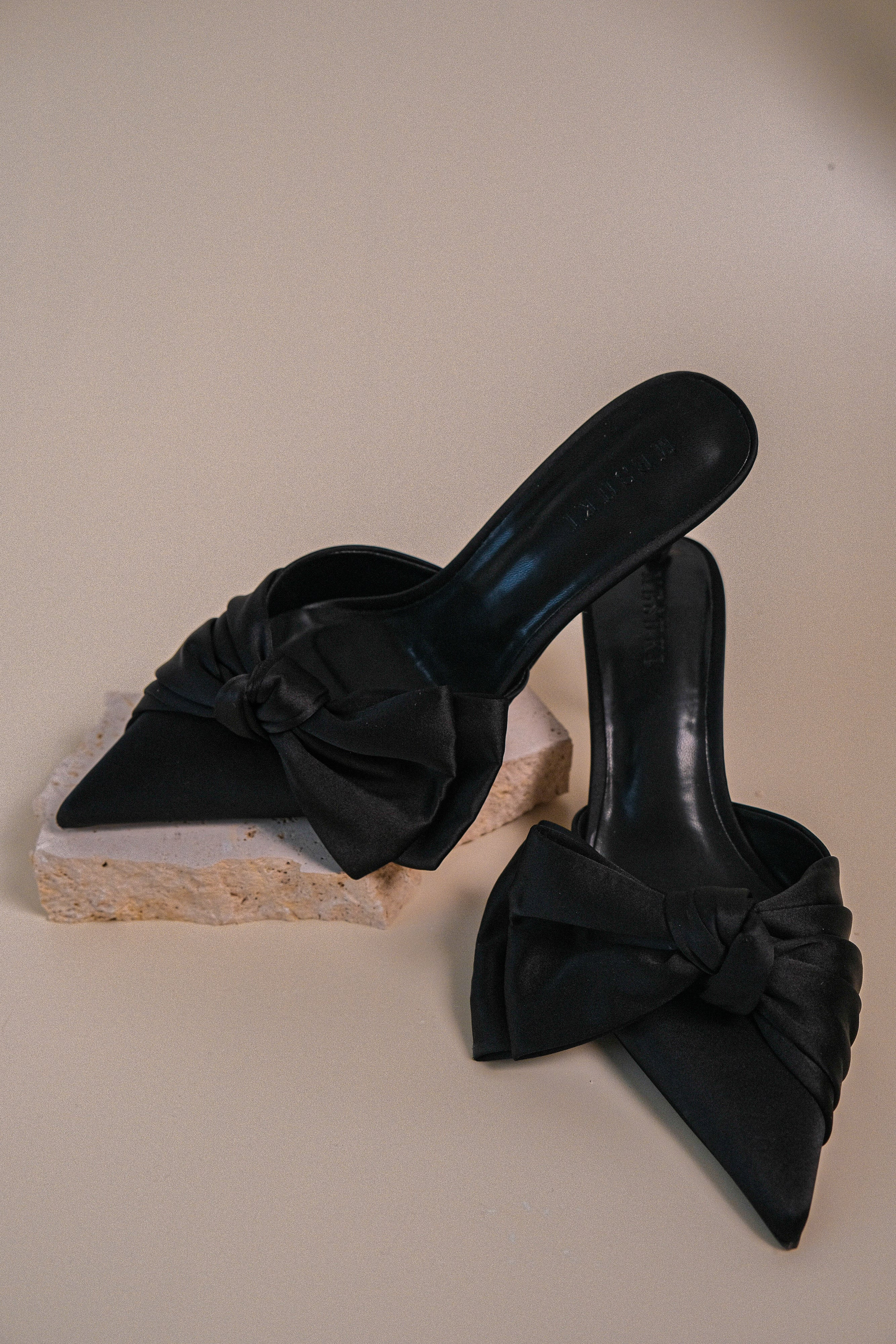 Pointed Satin Bow Heel - Black | MESHKI US