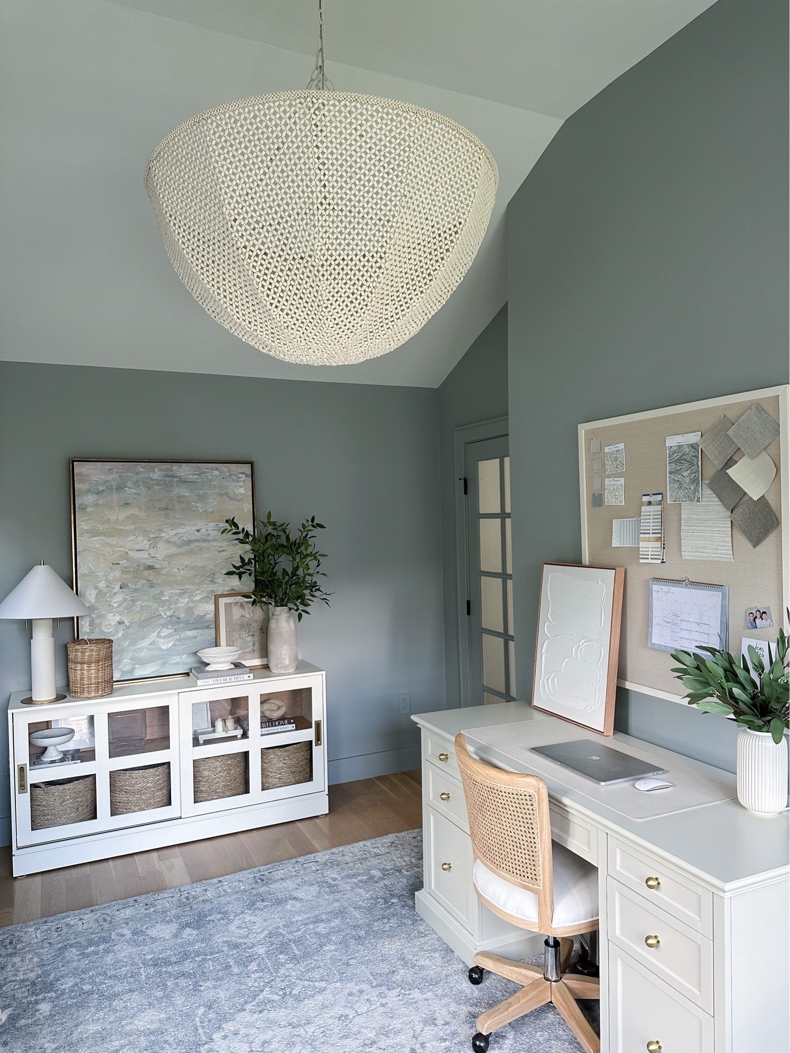 Home Office Inspo

It’s important to love where you work & to love your home. 

Home office, work from home, white desk, white buffet storage, linen pin board, cane office chair, coastal art, coastal light fixture

#LTKHome #LTKdayinmylife