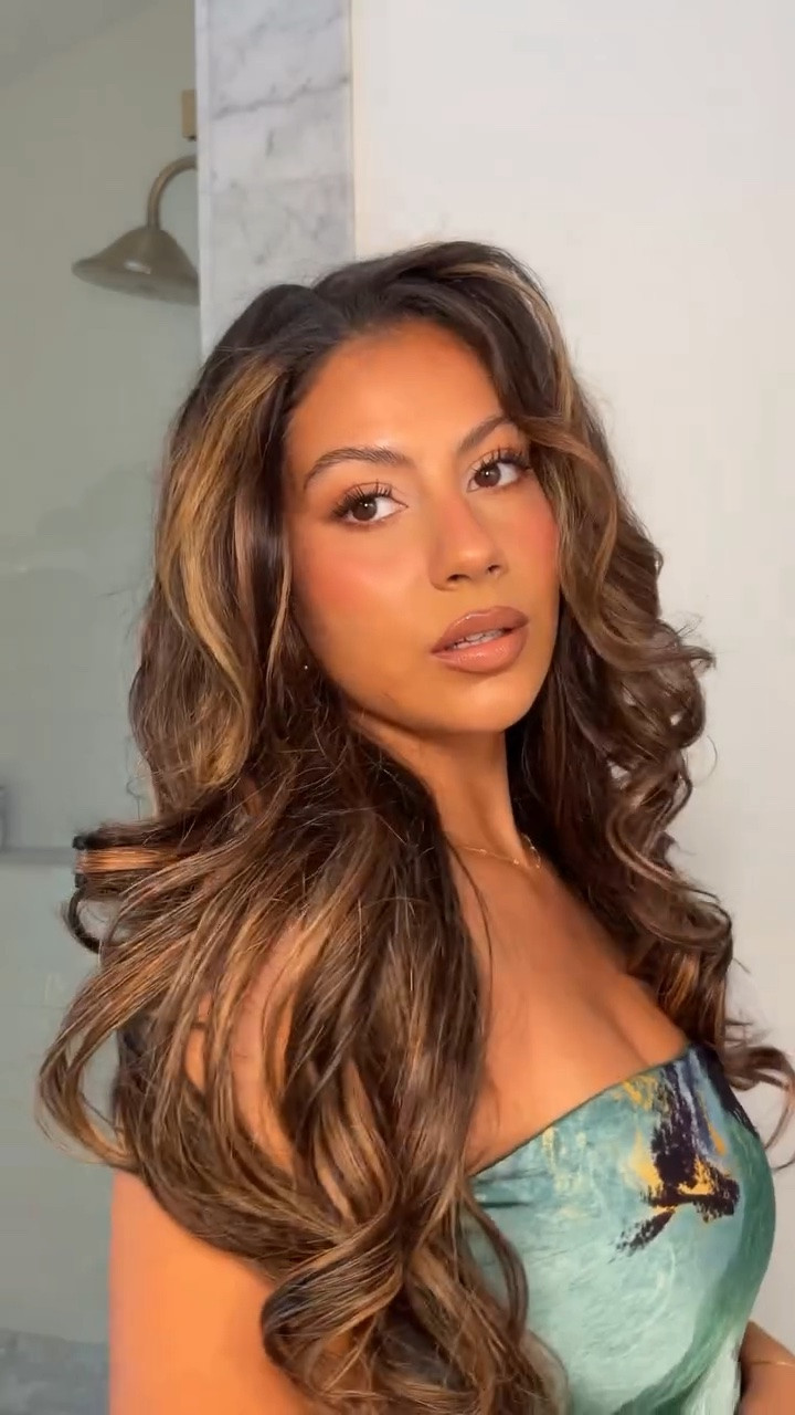 My longwearing summer makeup routine using all powder products 💁🏽‍♀️ she is bulletproof and stays all dayyy! comment MAKEUP for the 🔗’s 💓

#makeuproutine #makeuptutorial #makeupgrwm #glam #makeuplooks