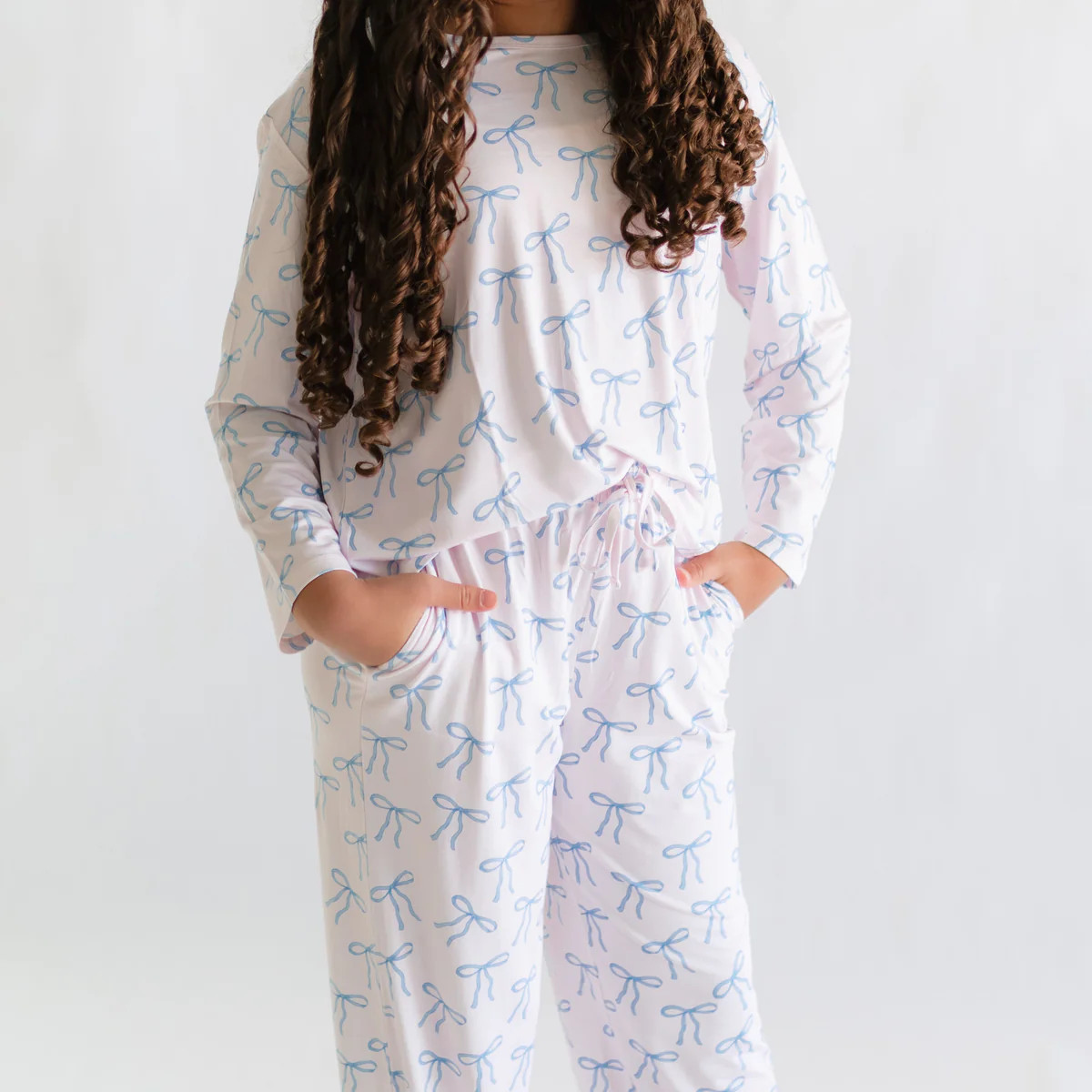 Girl's Long Sleeve and Pants Set in Blue Bows | Silks Design