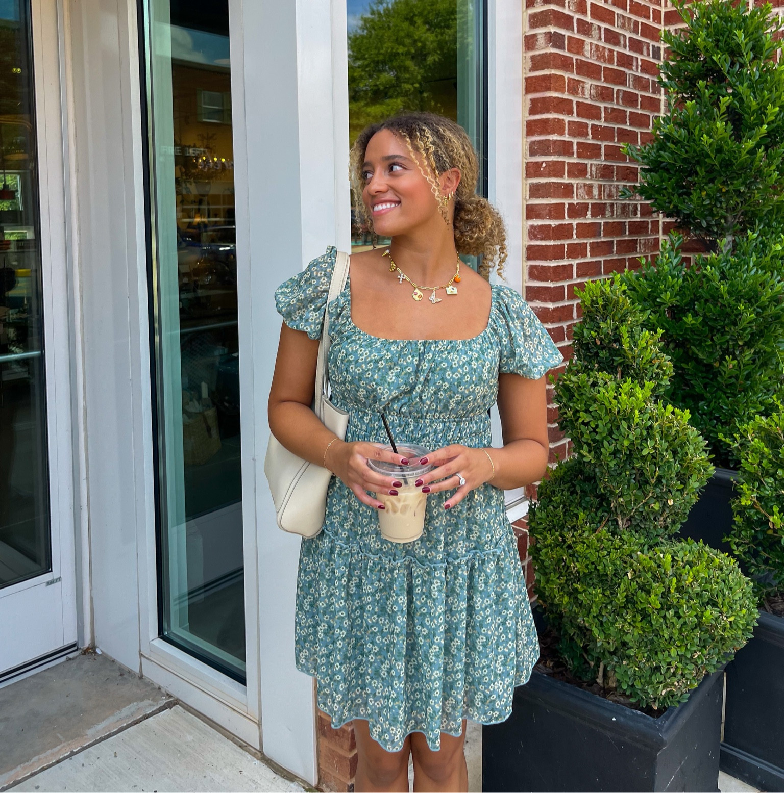 One of my favorite altar’d state dresses that I’ve worn so many times this summer! I couldn’t find the exact one on their site but linked a similar one. I’m wearing a size M!

#LTKSeasonal #LTKFindsUnder100 #LTKFindsUnder50