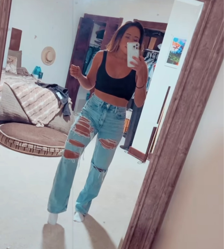 Baggy mom jeans - a favorite! 
