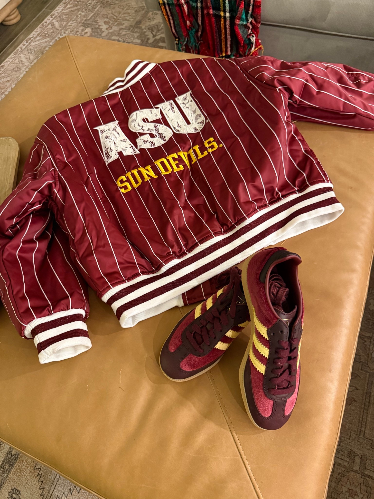 Christmas came early for me! If you’ve got a Sun Devil in your life, they need this jacket. It’s on sale and an extra 40% off at checkout… run 🏃‍♀️ 