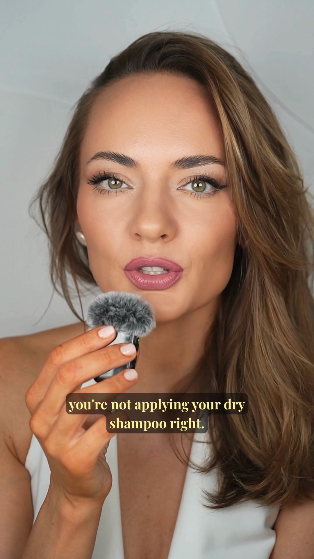 🚨 You are not using your #DryShampoo right! I partnered with @underyourskin to teach you my favorite dry shampoo hack for a long-lasting blowout.

#resetyourroots #underyourskin #scalpcare #cleanbeauty #ad 