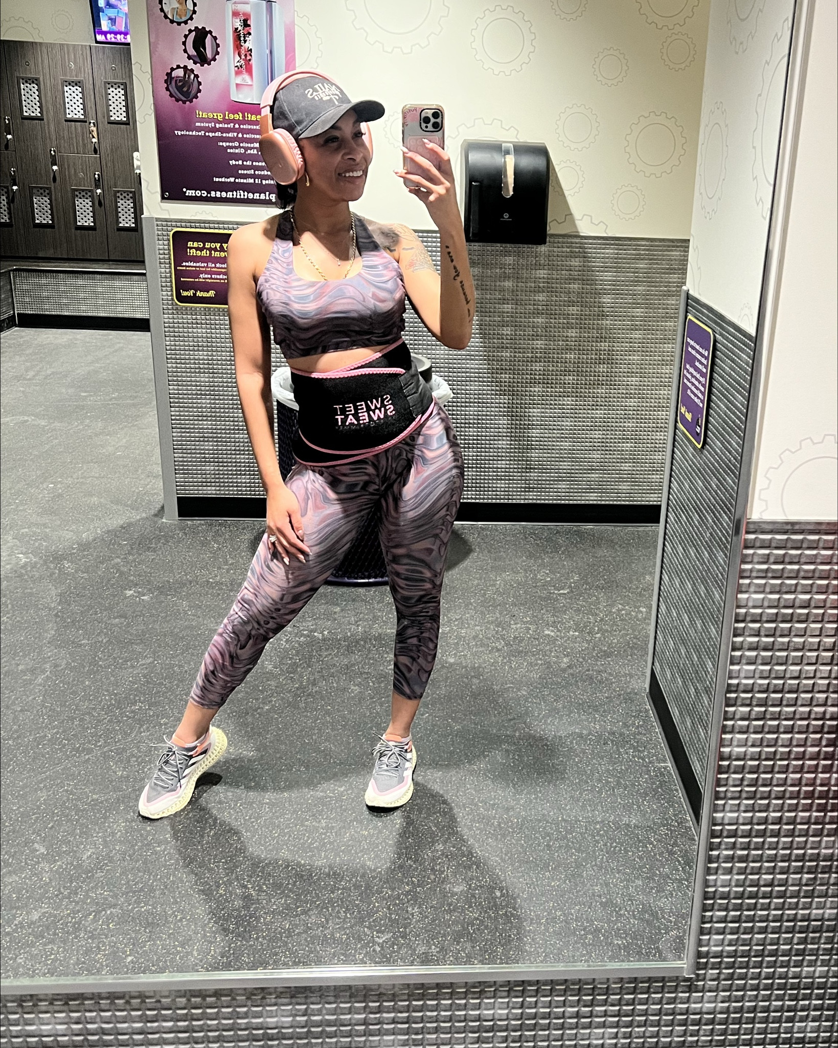 Showing up for myself even on the days I don’t feel like being at the gym. Always grateful to move my body. 
Size medium on top and bottom 

#LTKBeauty #LTKFitness #LTKActive