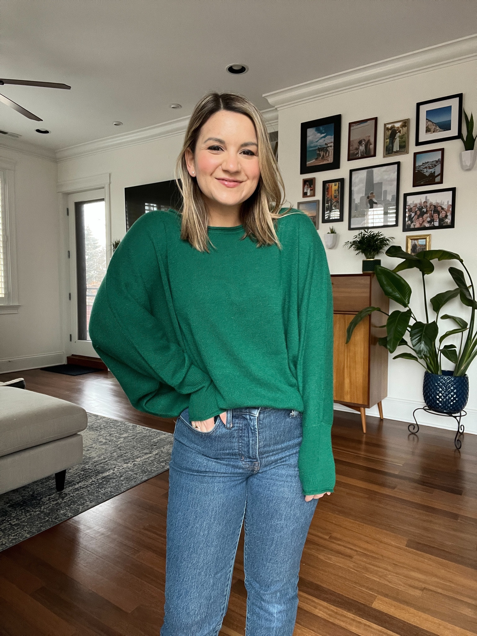 Obsessed with this 100% cashmere sweater - wearing a S/M and it’s oversized. Comes in lots of colors!

Batwing sweater
Cashmere sweater
Cashmere under $100

#LTKunder100