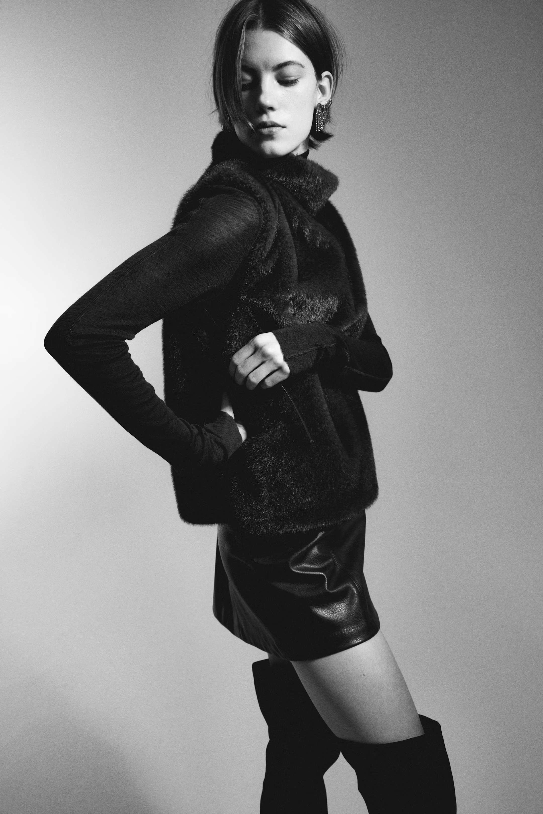 Sleeveless turtleneck top | H&M (UK, MY, IN, SG, PH, TW, HK)