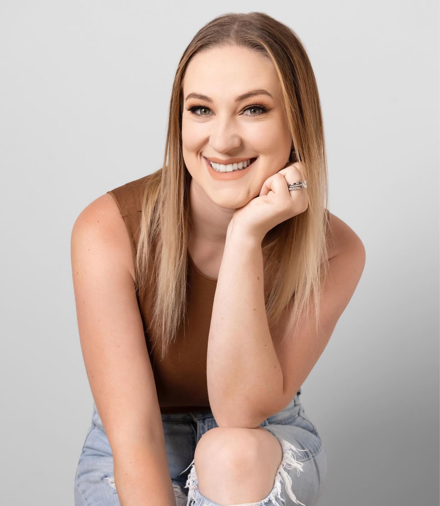 😃Happy Monday, Bestie! 

What an incredible year 2023 has been!! 
My vision board has been coming to life in so many ways and I’m so grateful to God and the universe for blessing me so extensively! 🤩

A few weeks ago a staff member from eXp reached out because @soldbyeden had recommended they interview me. Such a fun way to share a peek into my story & my business in the last year!

Check the link in my bio to read the full story! 😍🖤

🙋🏻‍♀️Kymbrye Mooney | eXp Realty LLC
📌Licensed NM Real Estate Associate Broker & Realtor 
📲505-967-6341 
💻Kymbryemooney.com 

#TheRealtorKymbrye #ABQRealtorBestie #KymbryeMooney #MillennialMom #AlbuquerqueNewMexico #RioRanchoNewMexico #LicensedRealtor #AlbuquerqueRealEstateAgent #ABQRealtor #eXpRealty #SellersAgent #BuyersAgent #LetMeUpgradeYou #EXPI #IsEXPdifferent #CloudBasedBrokerage #RealEstateAgent #NMrealtor #NMrealEstateAgent #Article #RealtorInterview

#LTKworkwear #LTKfindsunder100 #LTKmidsize