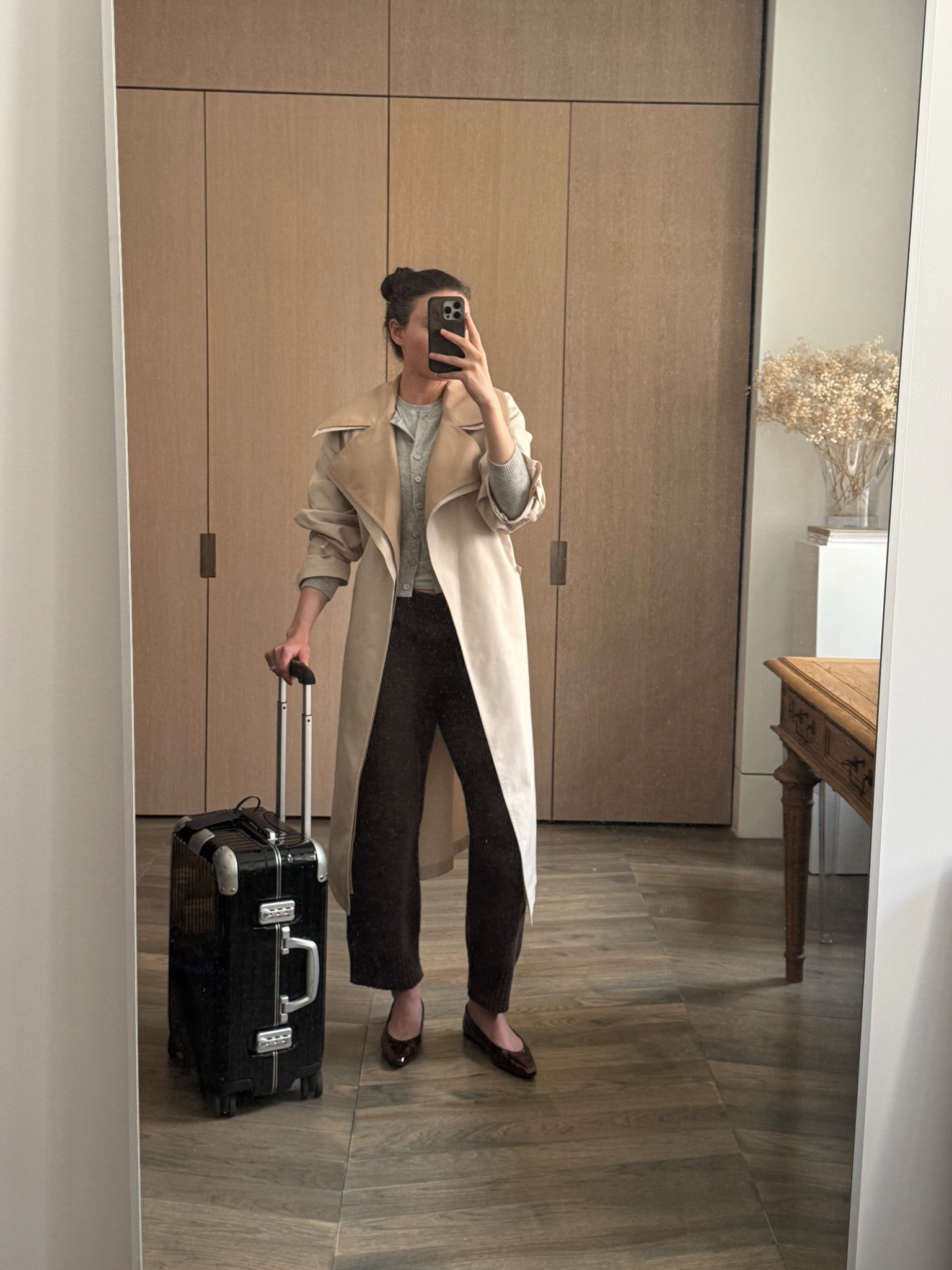 Wearing a small in the tshirt and sweater 

I’m a US 9 and wear a 40 in the flats