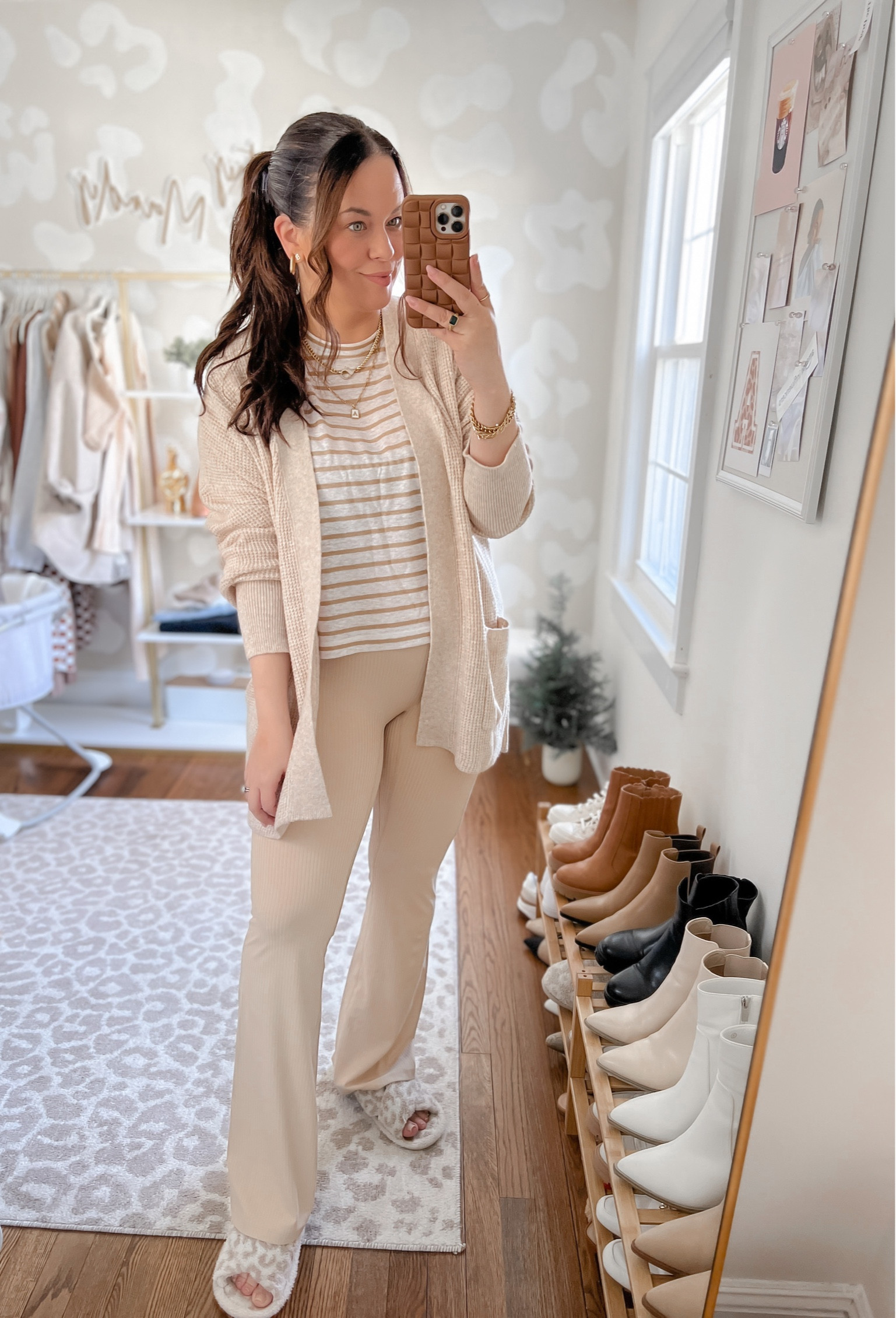 Neutral Mom OOTD 

#LTKFind #LTKunder50 #LTKstyletip