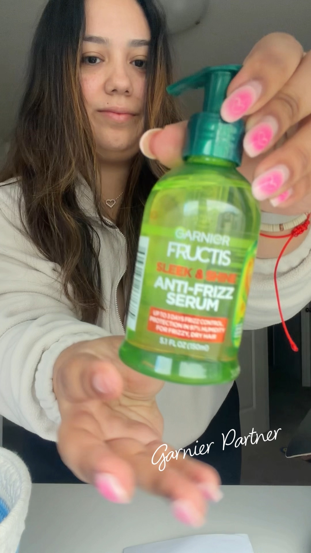 Este Sleek & Shine anti frizz serum de  Garnier es fabuloso, ayuda a controlar el frizz hasta por 72 horas.  #GarnierPartner #garnierfructis #lorealistar #garniercleasingchallenge

#LTKgrwm #LTKselfcare #LTKBeauty