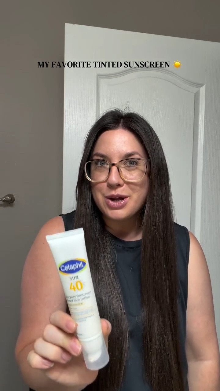 not sponsored in any way!! just sharing my fav for the summer 🥹✨☀️ 

@cetaphil #sunscreen #mom #makeup #skincare #summer