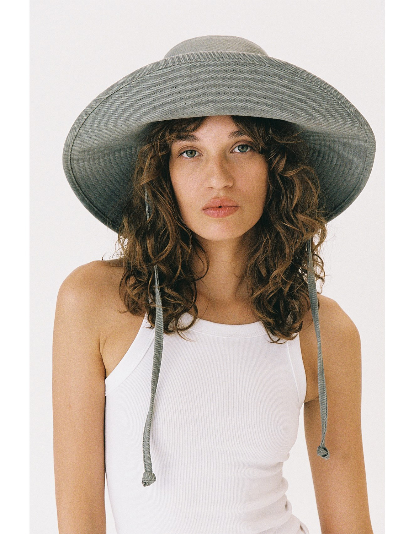 HOLIDAY BUCKET - SAGE | David Jones (Australia & New Zealand)