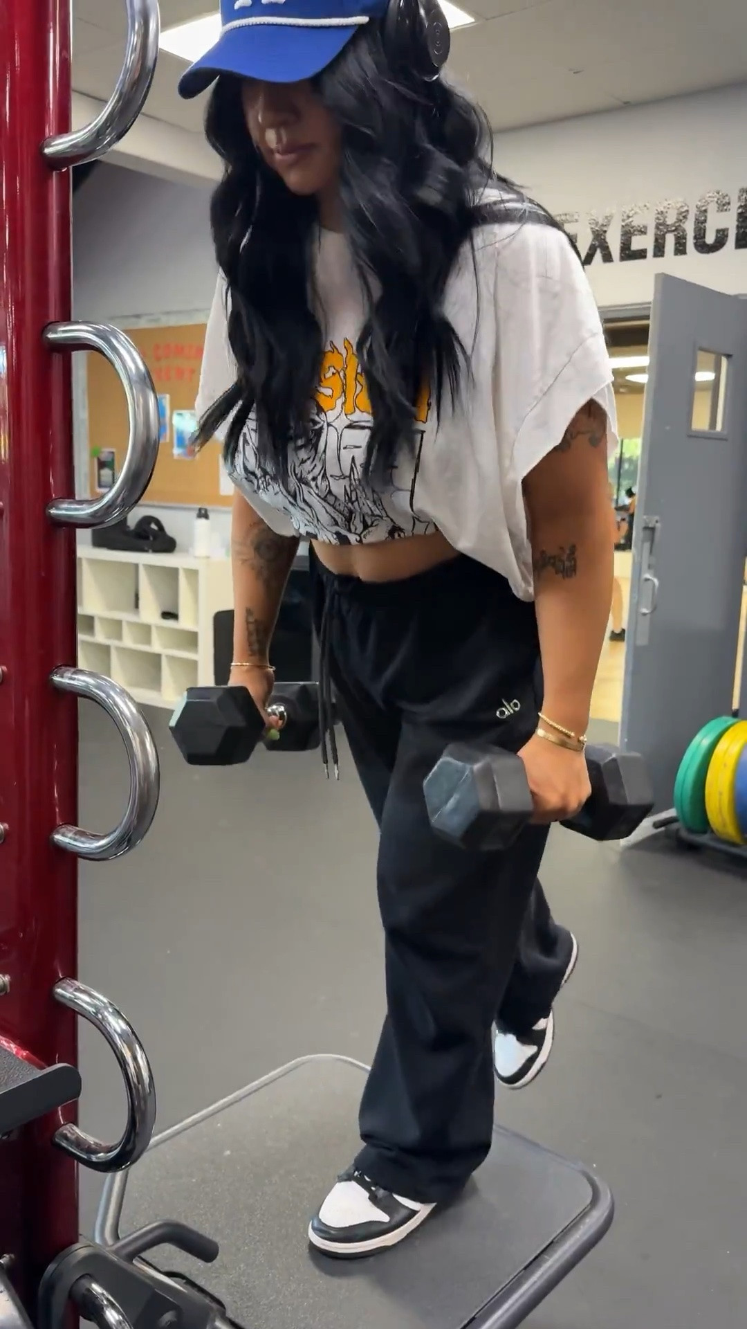 obsessed with this $15 hat!!! and of course, my fav sweats i wear NONSTOP in a size large!

Alo yoga, alo sweat pants, ny hat, gym outfits, fitness, gym athleisure, activewear, tori block

#LTKgrwm #LTKootd #LTKfitnessgoals
