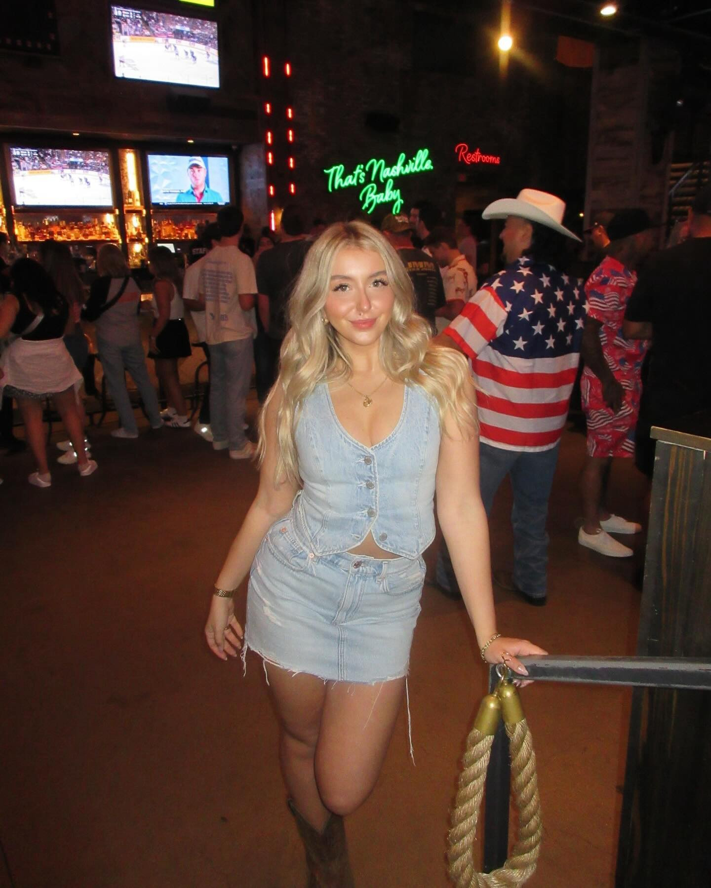 nashville style guide: canadian tuxedo

#LTKtravel #LTKstyletip #LTKcanada