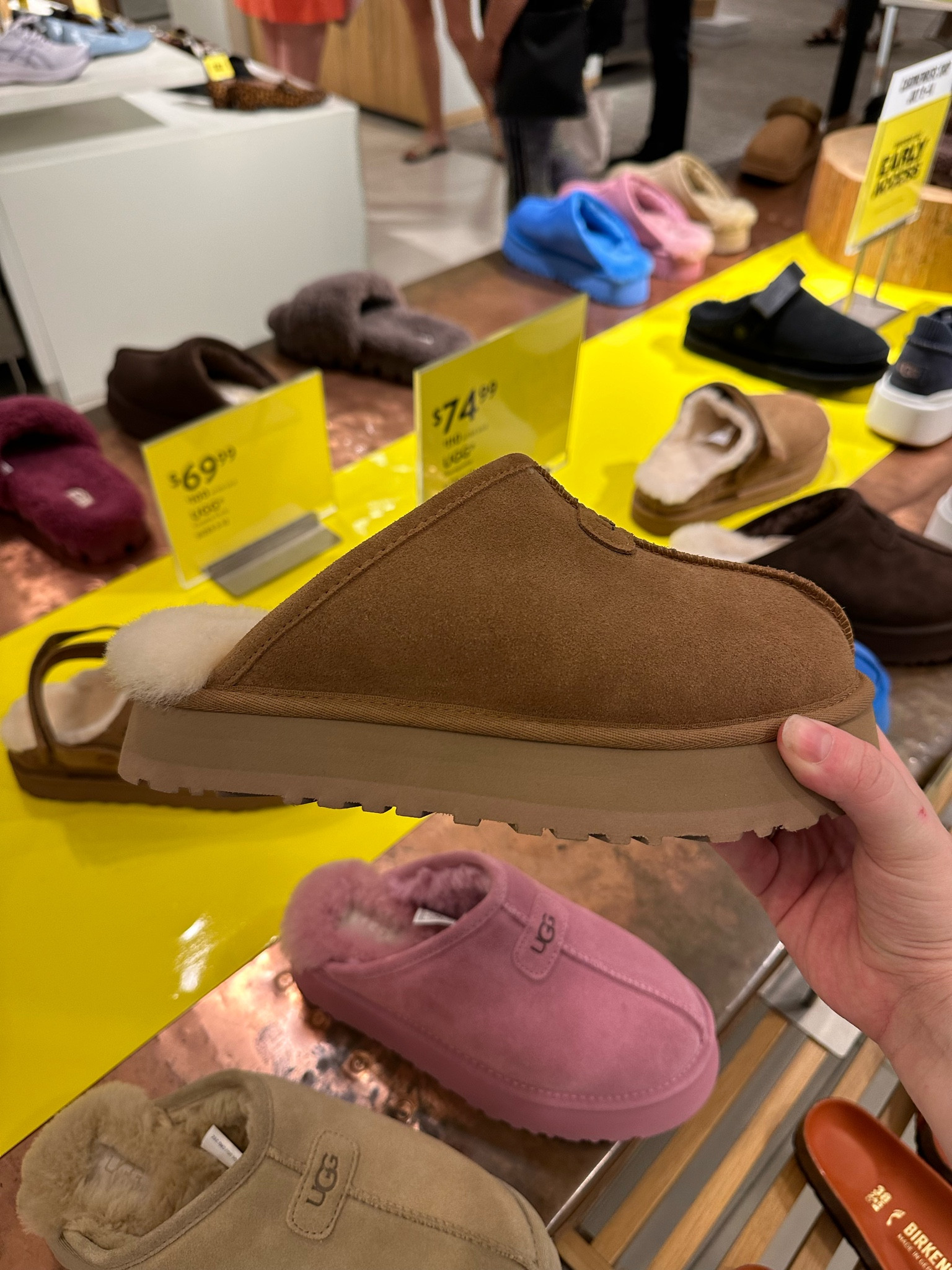 Super cute Ugg slides

#LTKSummerSales #LTKShoeCrush #LTKxNSale