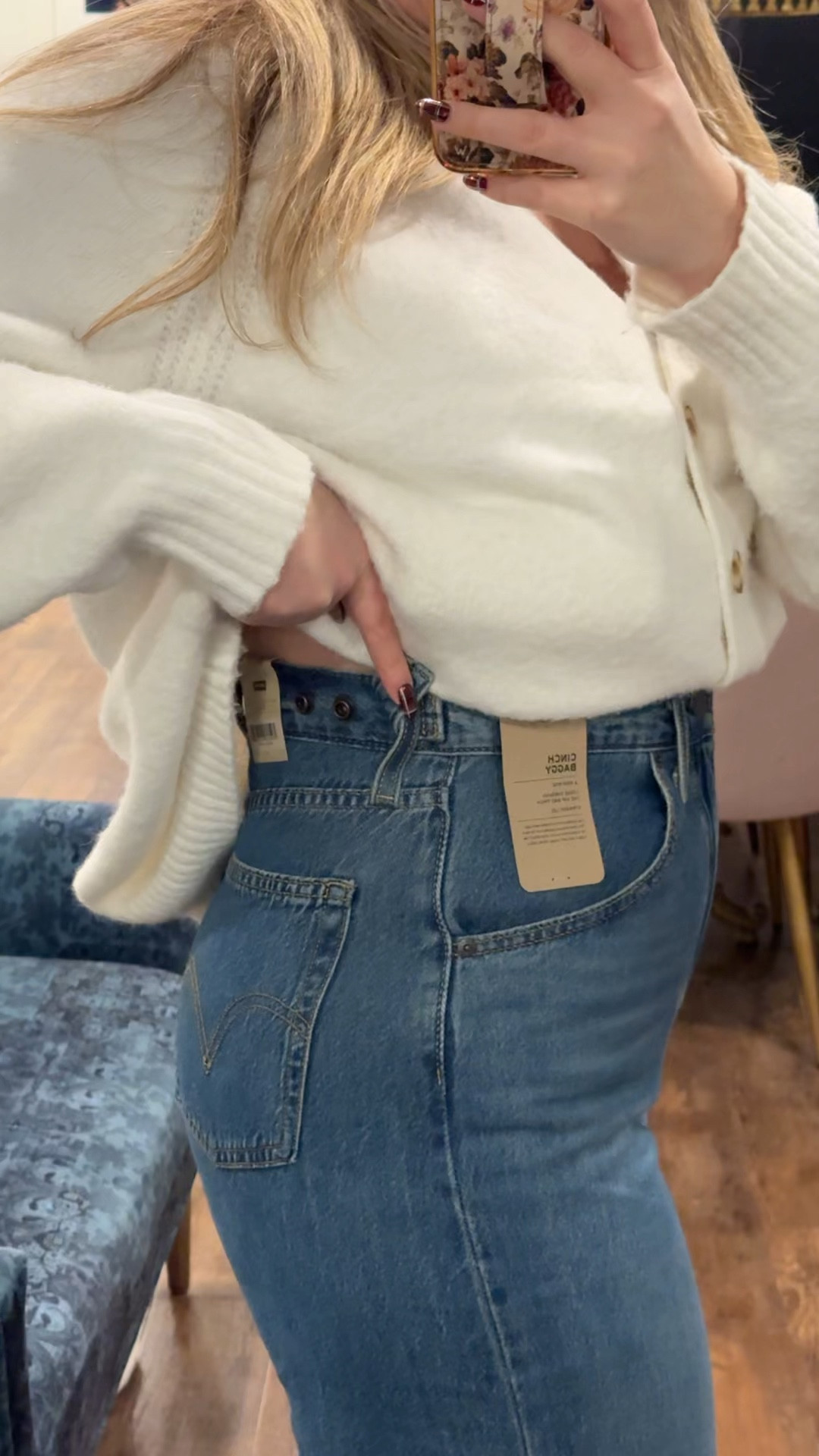 Trying on the Levi’s cinch jeans! Great if you always have to buy jeans that fit your hips and butt but then they’re too big in your waist! 

#LTKFindsUnder100 #LTKMidsize #LTKPlusSize