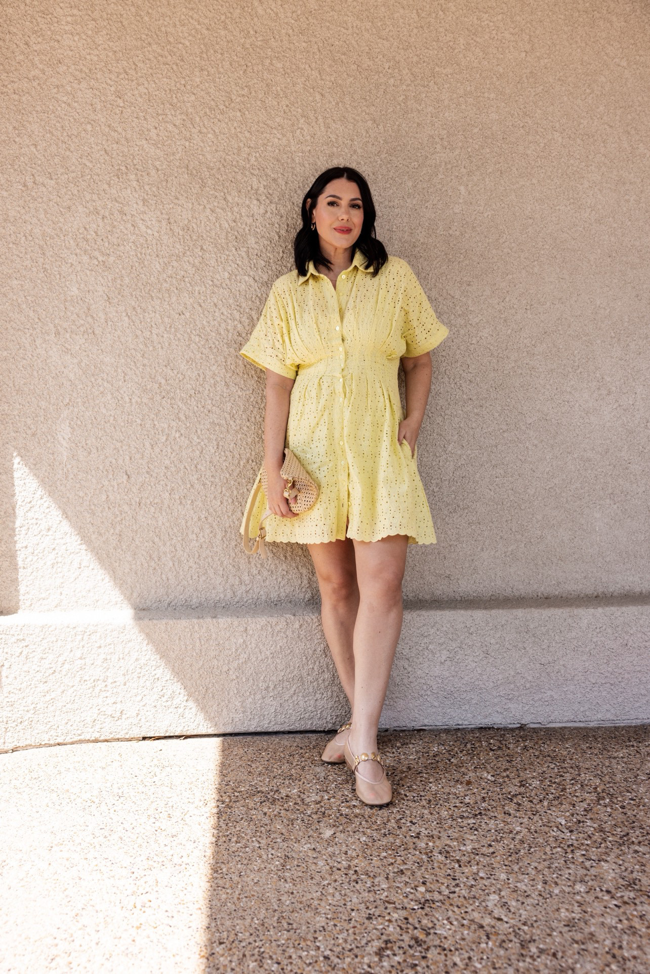 I am loving this dress from @anthropologie -- it's the tobie in eyelet and it's the perfect fit / silhouette for midsize girls! I'm in the large.  

 