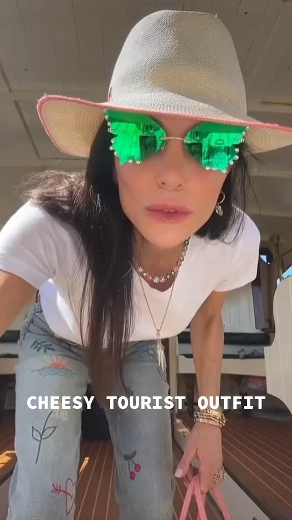 My cheesy tourist outfit for day 3 in Melbourne!