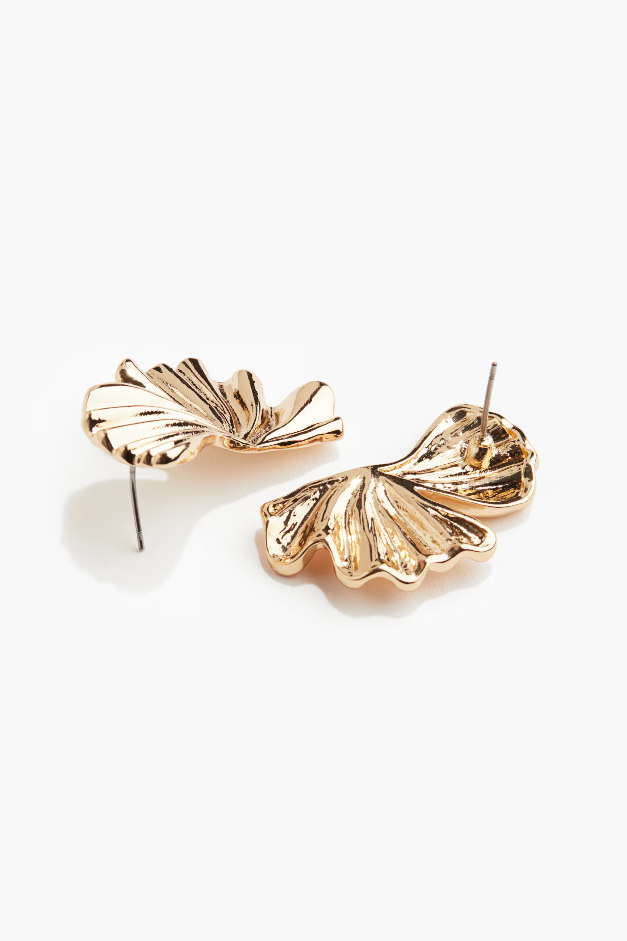 Petal-shaped earrings | H&M (UK, MY, IN, SG, PH, TW, HK)