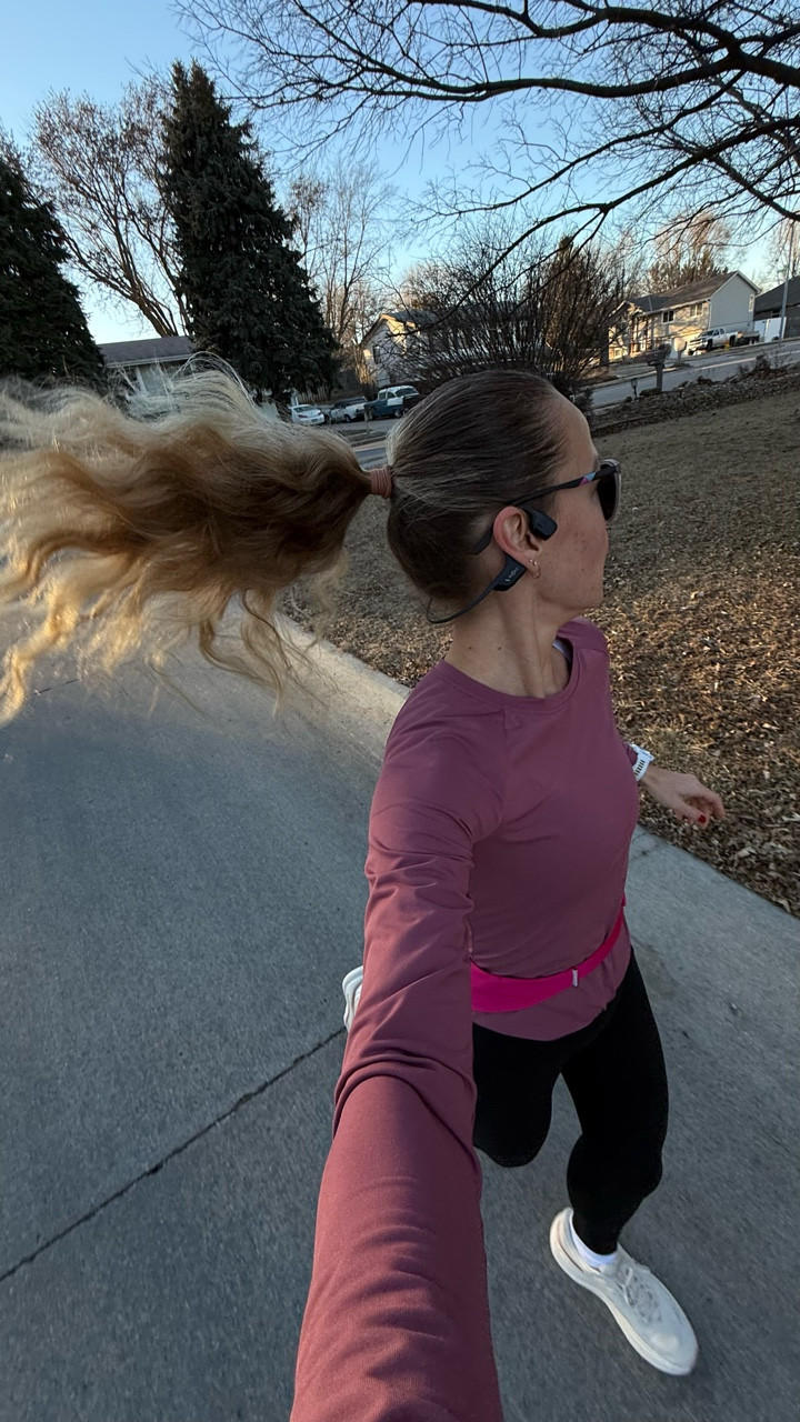 Friday long run after work.
4.7 miles, tired legs, not perfect, but done.
Long runs aren’t always about pace, sometimes they’re just about showing up.

I’m training with runna , and having a plan really helps on days like this.
You can try it with my code OLYA for a two weeks free trial 🤍
Save this for your after work long runs.