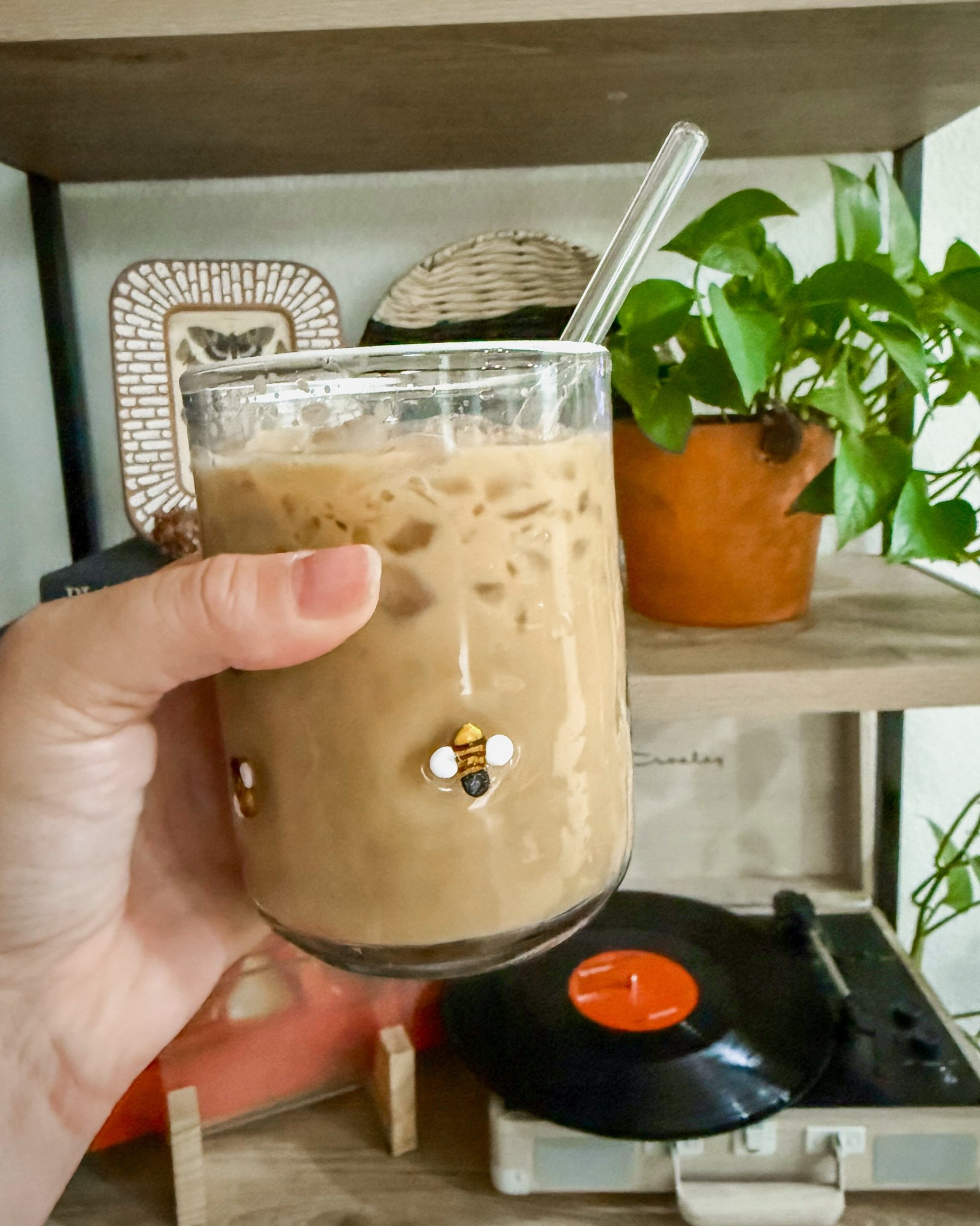 Bee icon juice glass 

#LTKHoliday #LTKSeasonal #LTKGiftGuide