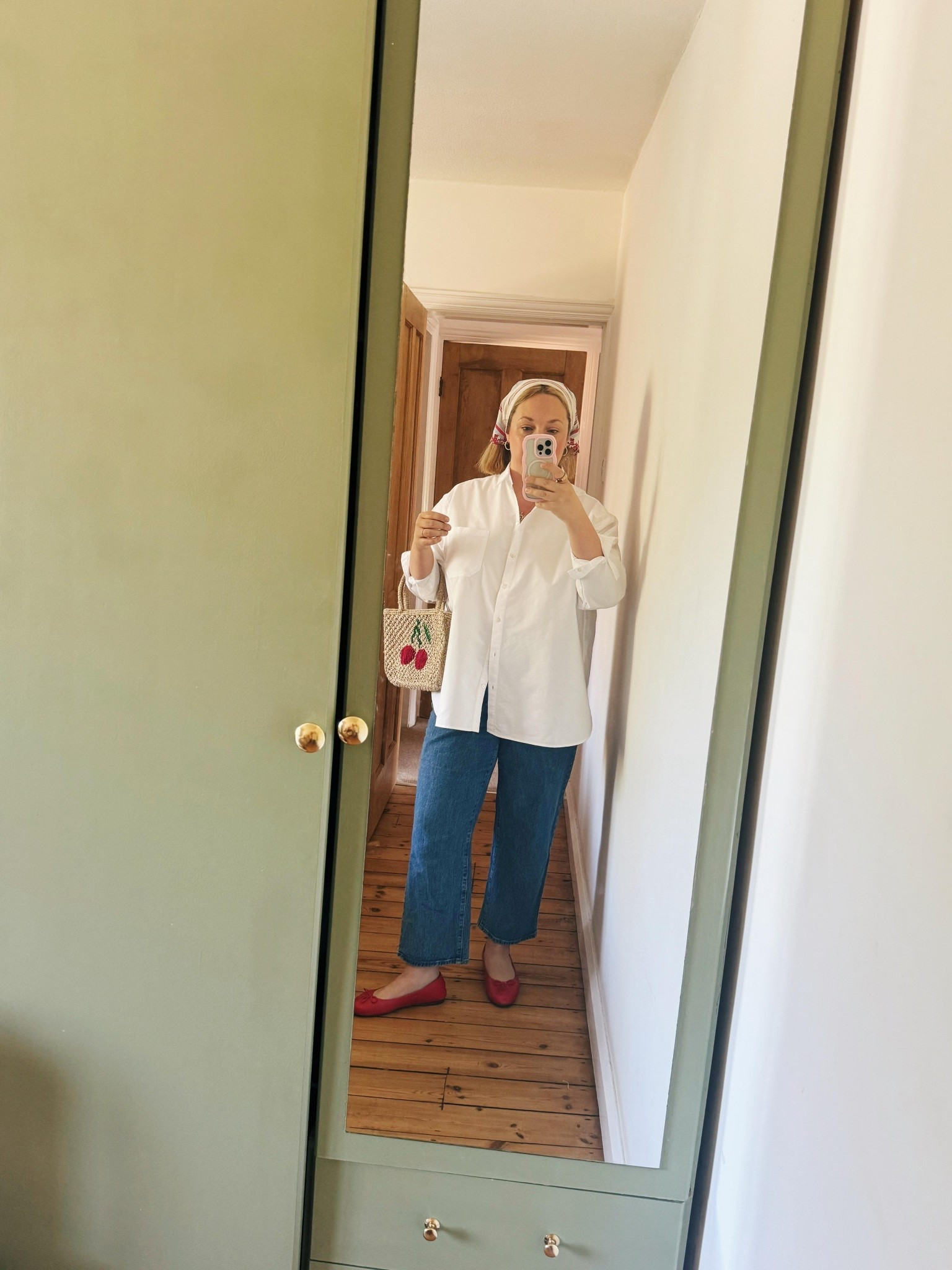 Comfy casuals, go-to Levis and Sezane white shirt!

#LTKmidsize #LTKbag #LTKuk