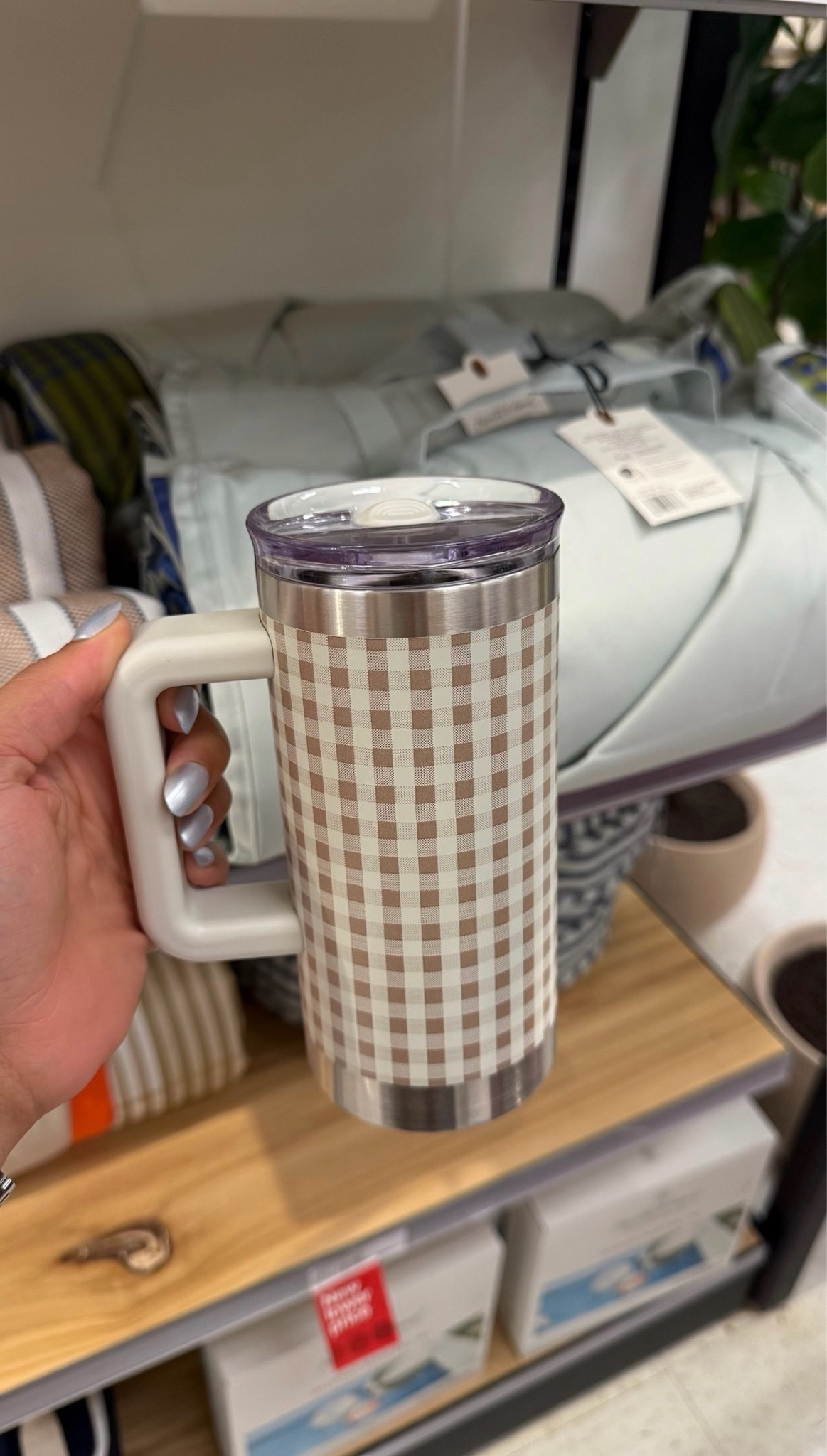 This gingham travel mug is as cute as it is practical! The neutral pattern goes with everything, and the handle makes it easy to take on the go. Perfect for your morning coffee, iced drinks, or staying hydrated throughout the day.