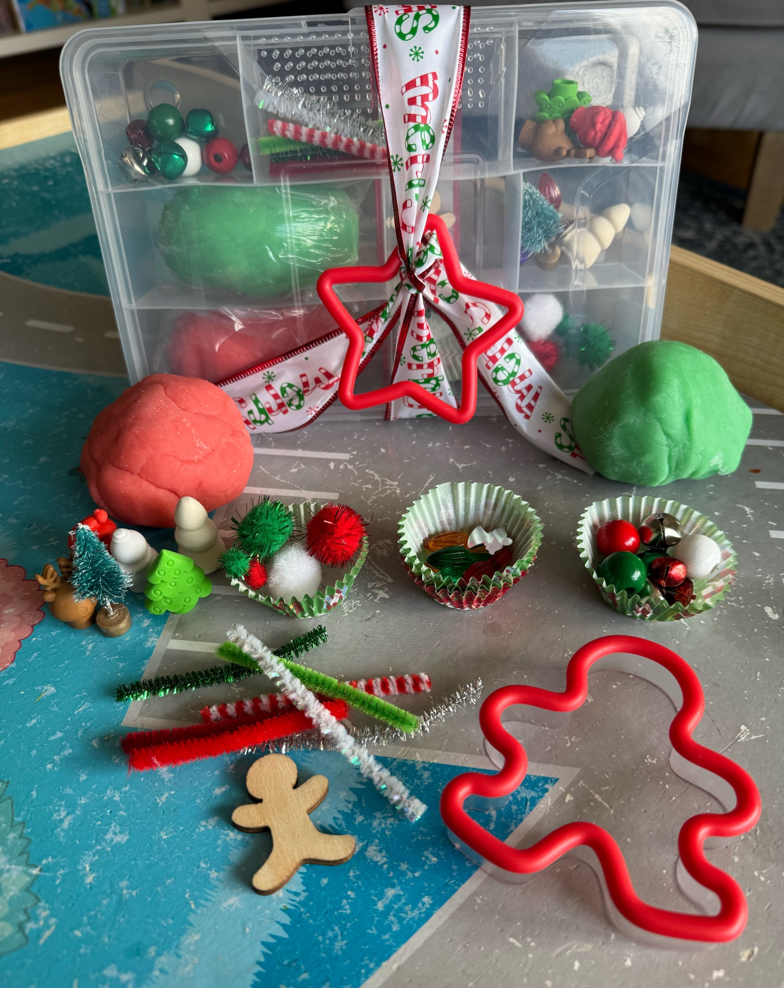 Cutest holiday play doh kit!! 

 #LTKHoliday #LTKKids #LTKGiftGuide