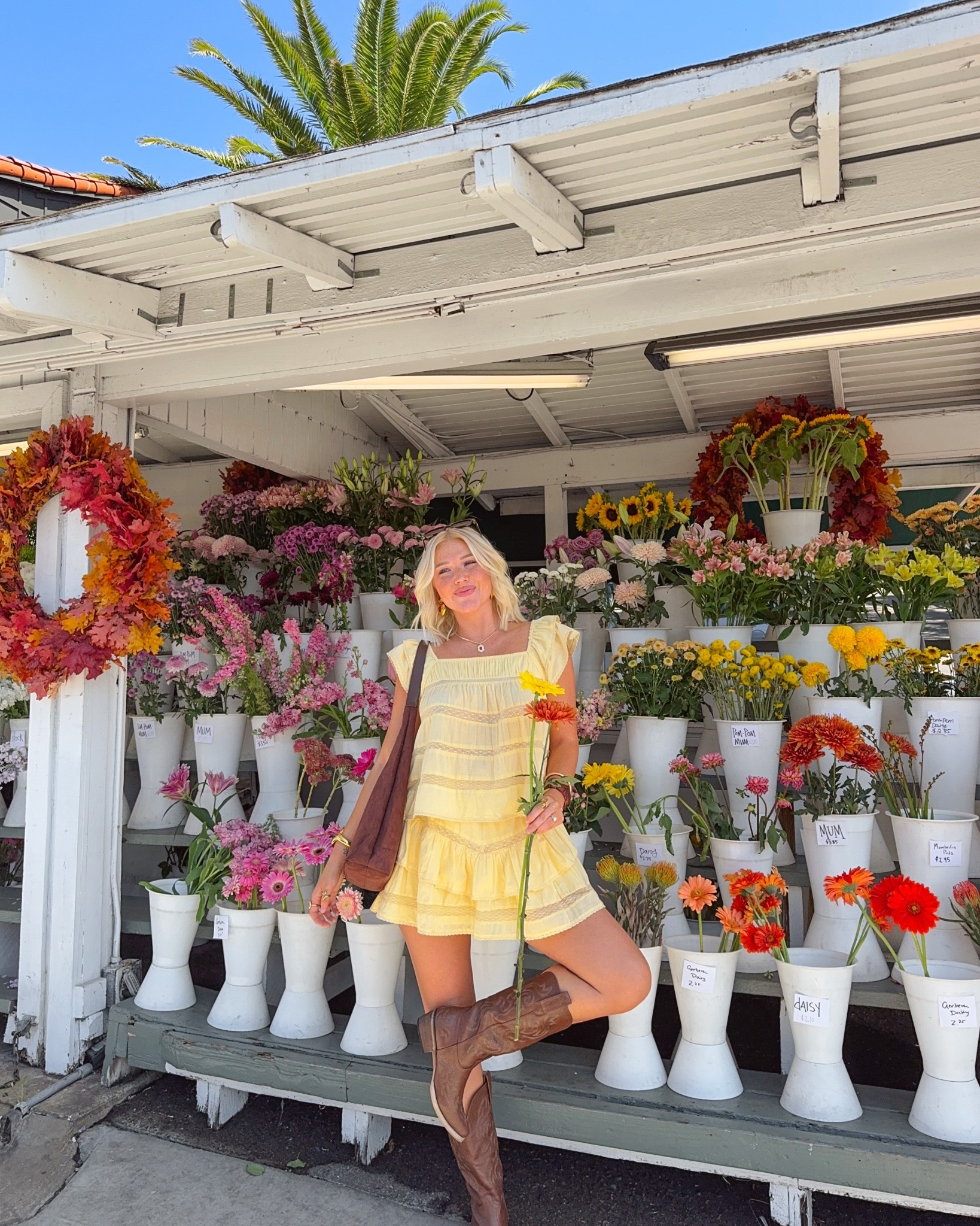transition to fall outfit🤠💛 couldn’t be more obsessed with this set, wearing size S in top + skirt! set is 25% off in the abercrombie app with code EXTRA25!