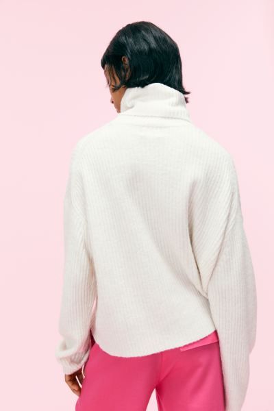 Oversized polo-neck jumper | H&M (UK, MY, IN, SG, PH, TW, HK, KR)