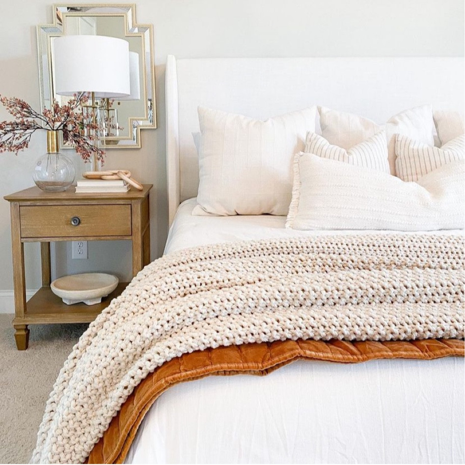 Cozy bedroom decor 🍂 

#LTKSeasonal #LTKSale #LTKhome