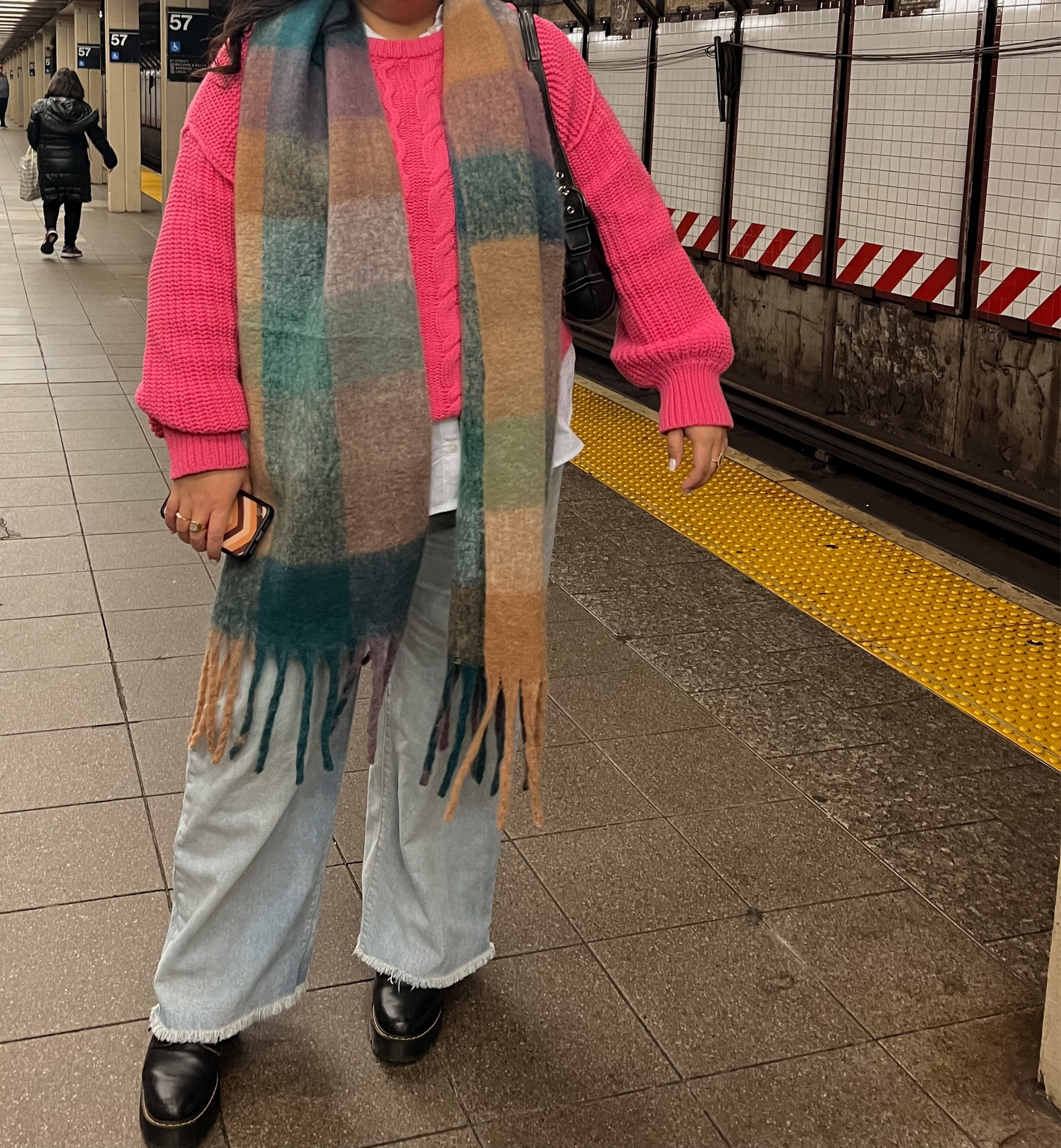 Hot pink sweaters >>> 

Similar purse and sweater linked

#LTKfit #LTKcurves #LTKstyletip