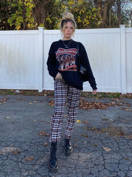 🐴🐴a vintage vibe Budweiser sweatshirt ! I’m wearing a L , honestly would of even loved an XL but it’s selling out quick and they didn’t have! 

#LTKHoliday #LTKstyletip