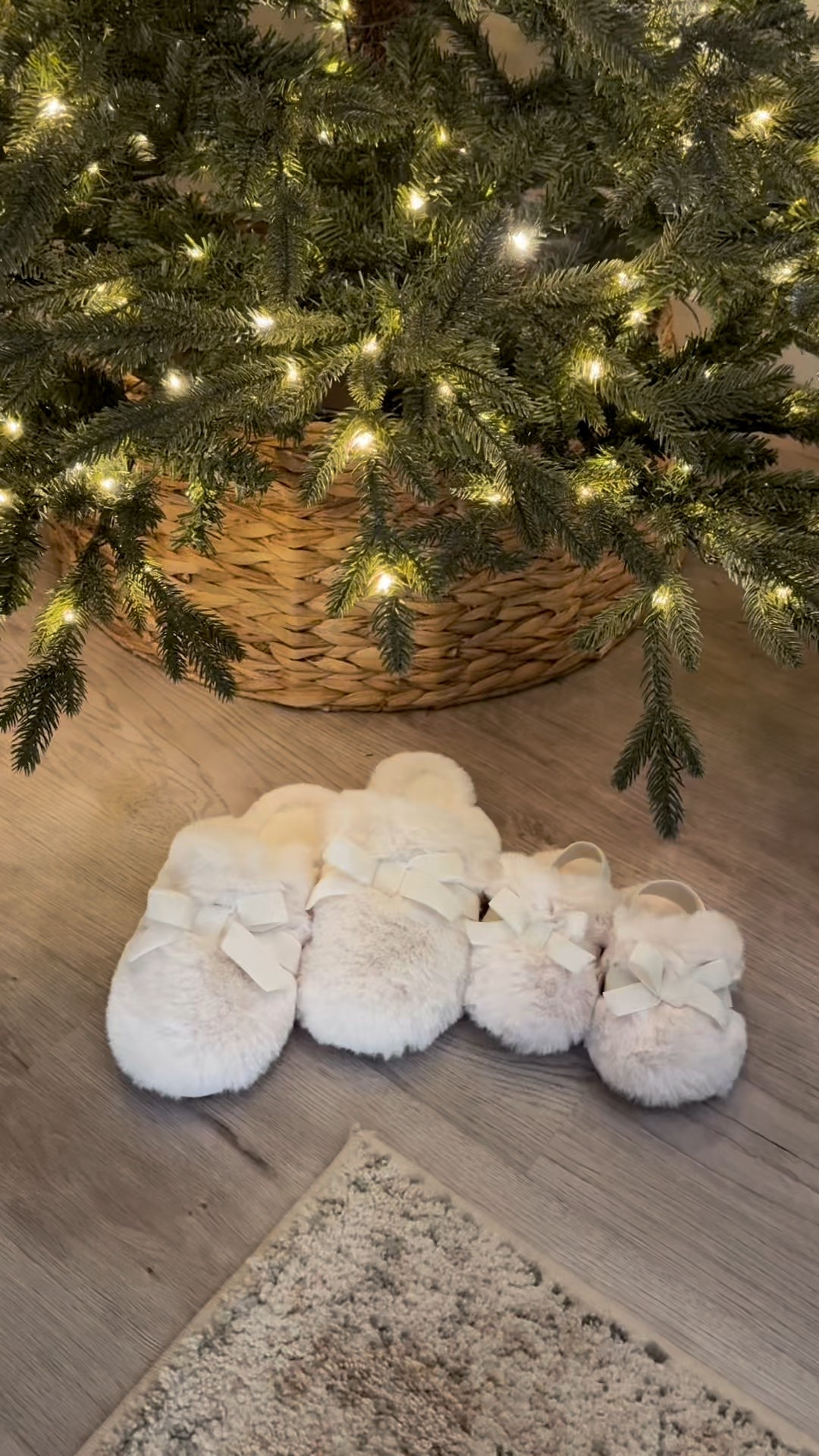 The cutest mama and me slippers! 

Target 🎯 

Matching slippers, mama and me, target finds, target toddler slippers, target mama slippers, bow slippers 

#LTKKids #LTKmomlife #LTKFamily