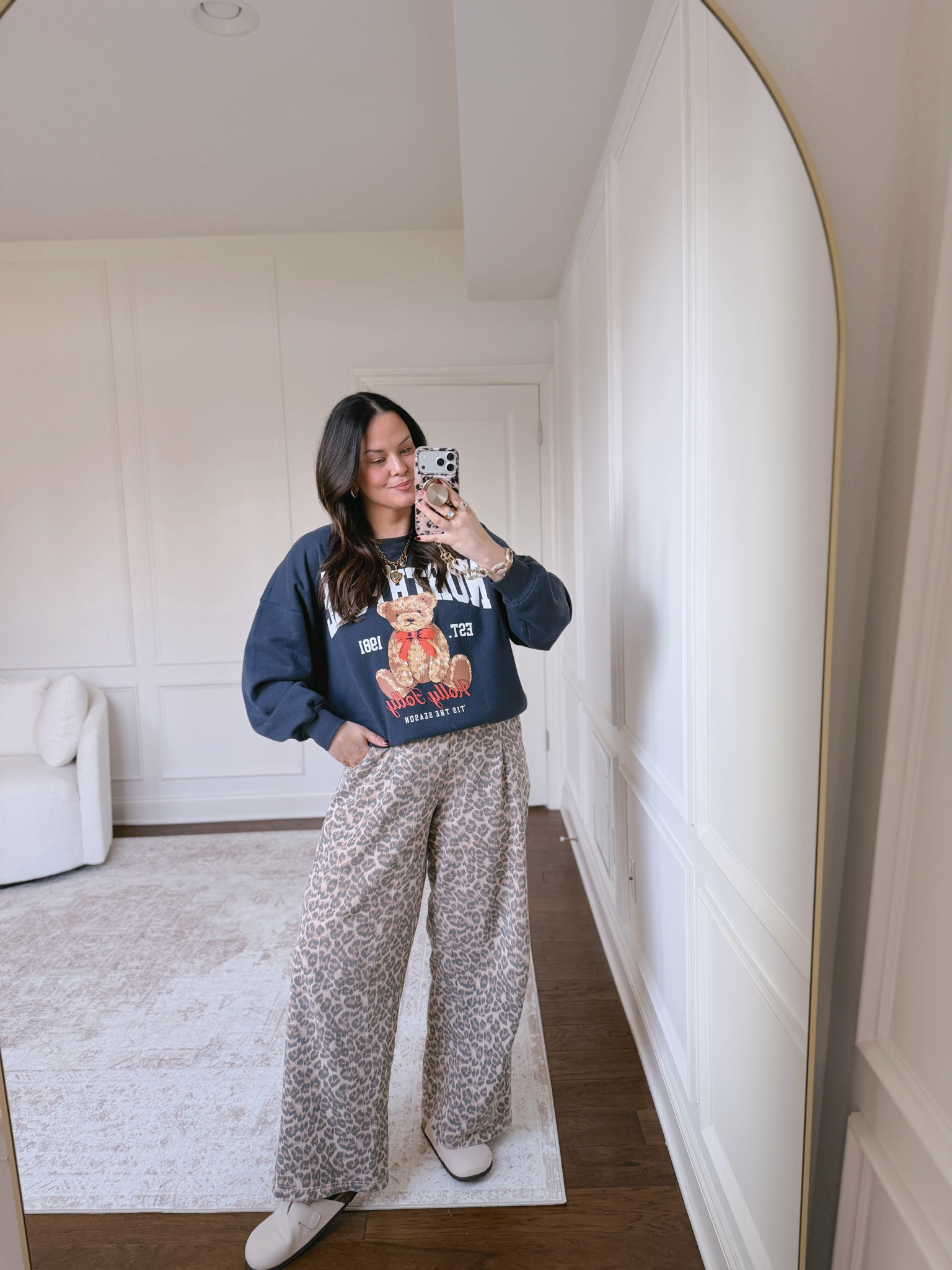 Obsessed with this casual outfit.. super pooch friendly and so cute for a day around the house! 

 #LTKootd #LTKmomlife #LTKMidsize