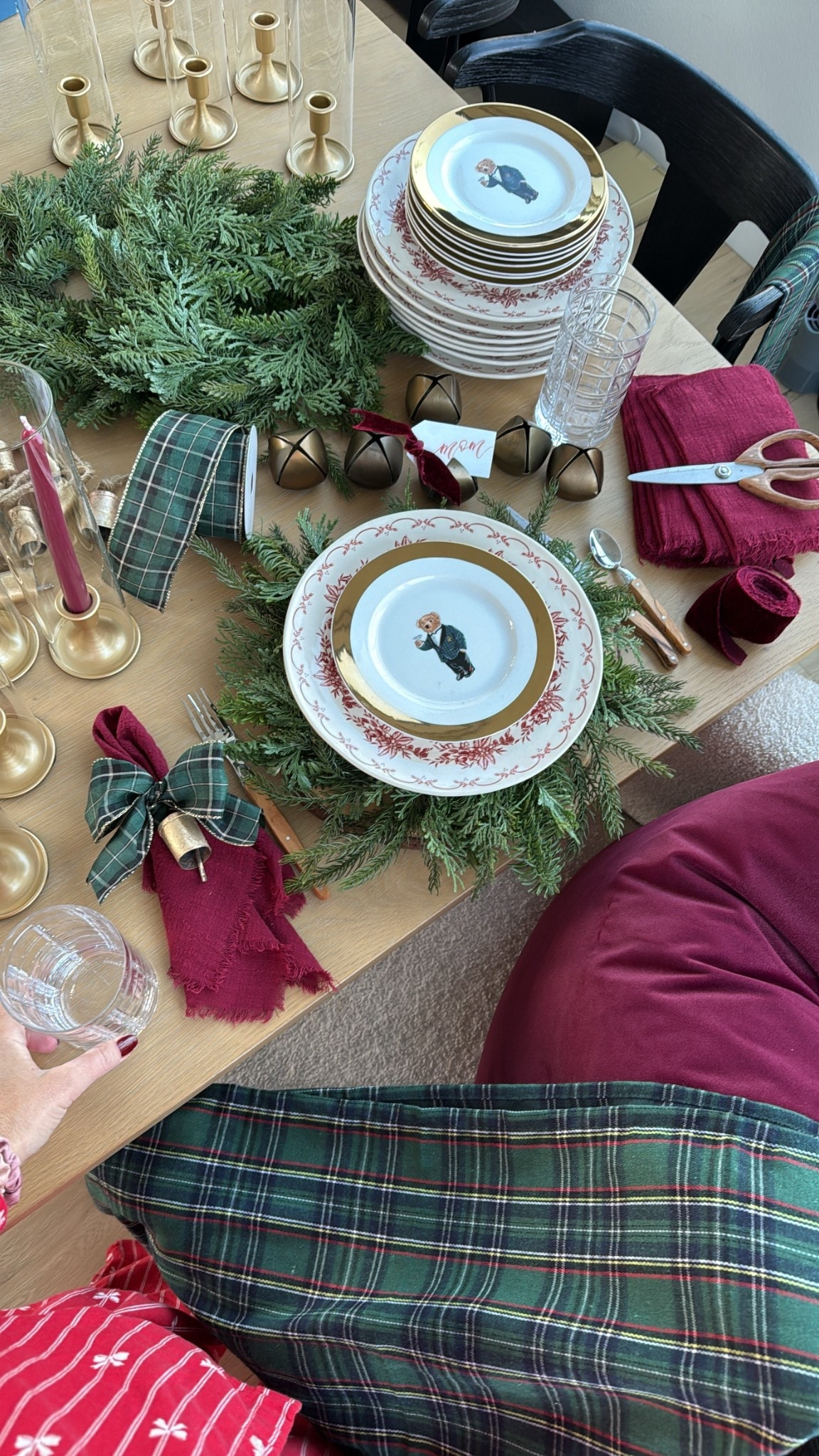Ralph Lauren Christmas table goodies!🐻🔔🕯️🍽️

Home decor
Holiday party 


#LTKHome #LTKHoliday