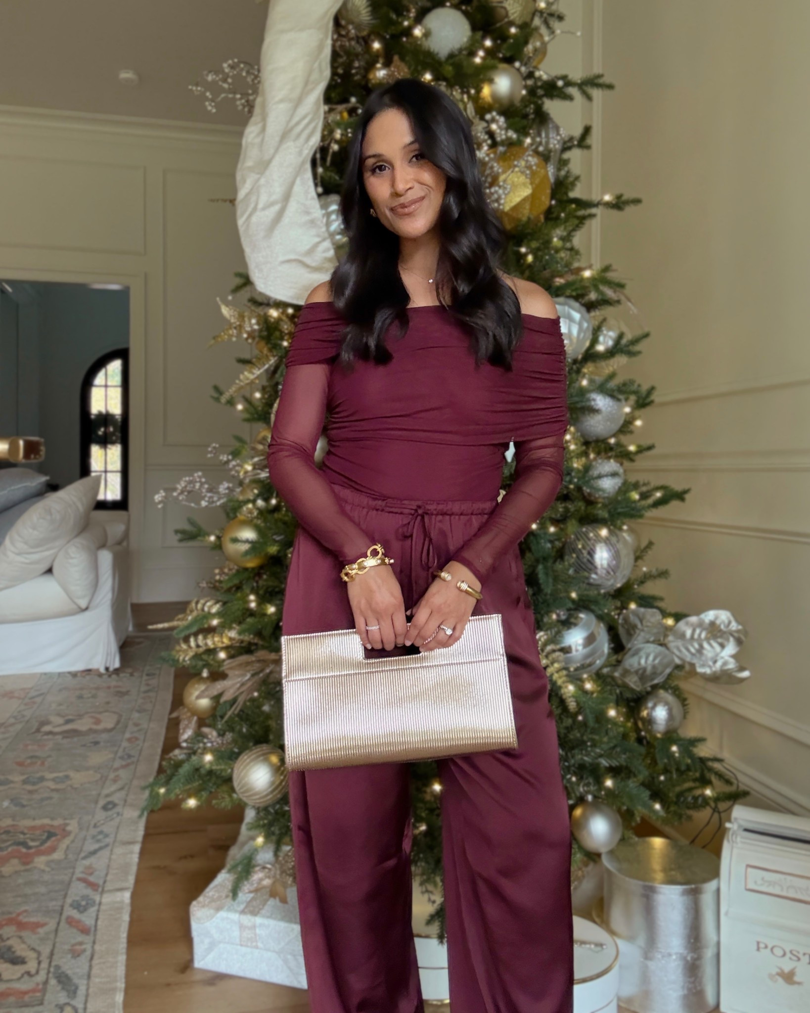 How gorgeous is this red wine monochromatic look?! These pull-on satin pants are so comfy and easy!
Also, take 20% OFF my clutch with code: HAUTE20


#LTKGiftGuide #LTKHoliday #LTKCyberWeek