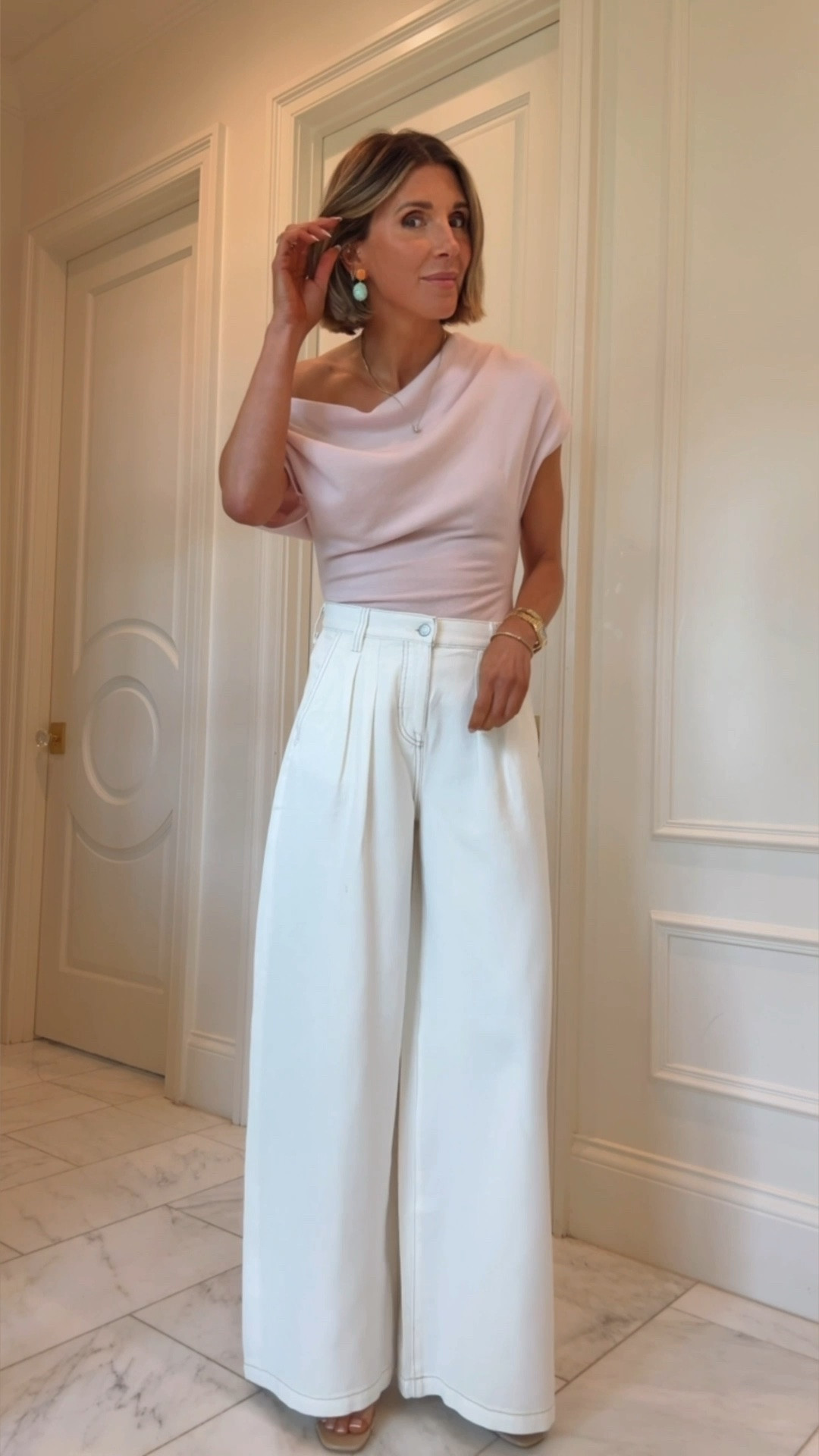 Summer date night outfit idea

I'm wearing size small in my top and 25 in jeans