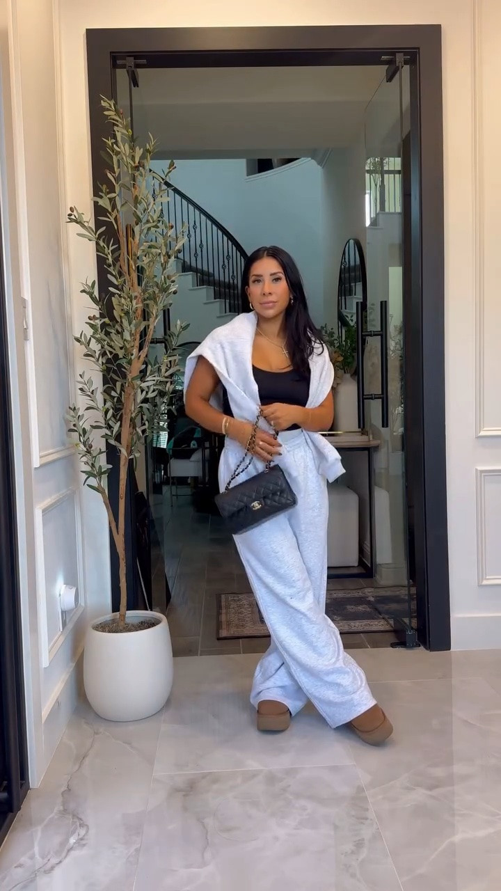 the sweatpants of the season ✨🐻 love the double waistband!! Linking similar ones from Amazon as well! I’m in XS skims 

#falloutfitinspo #fallfashion #matchingset #everydaystyle #momoutfitinspo everyday mom outfit inspo, fall style, skims set

#LTKootd #LTKmomlife #LTKSaleAlert